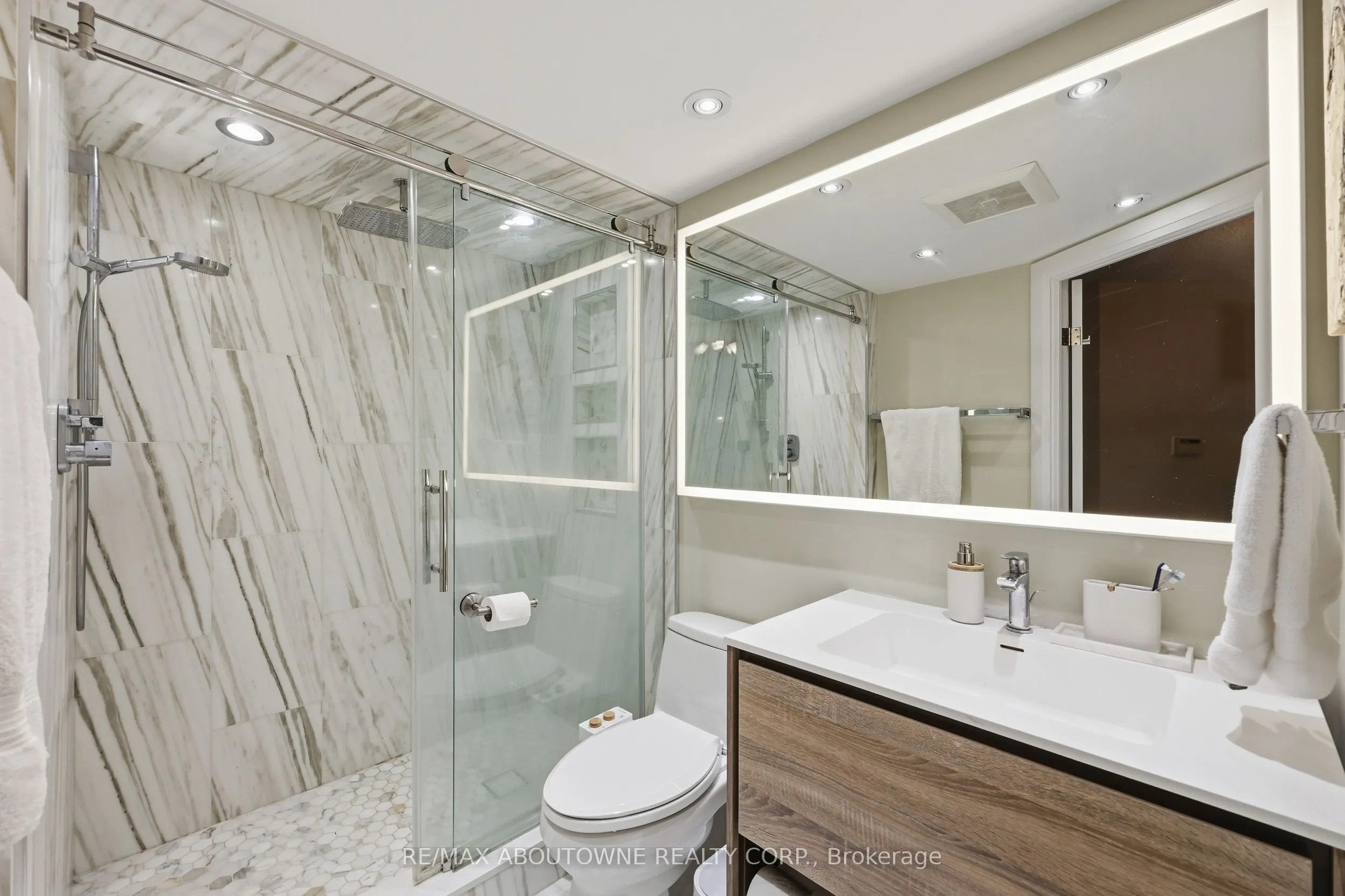 280 Simcoe Street #1003