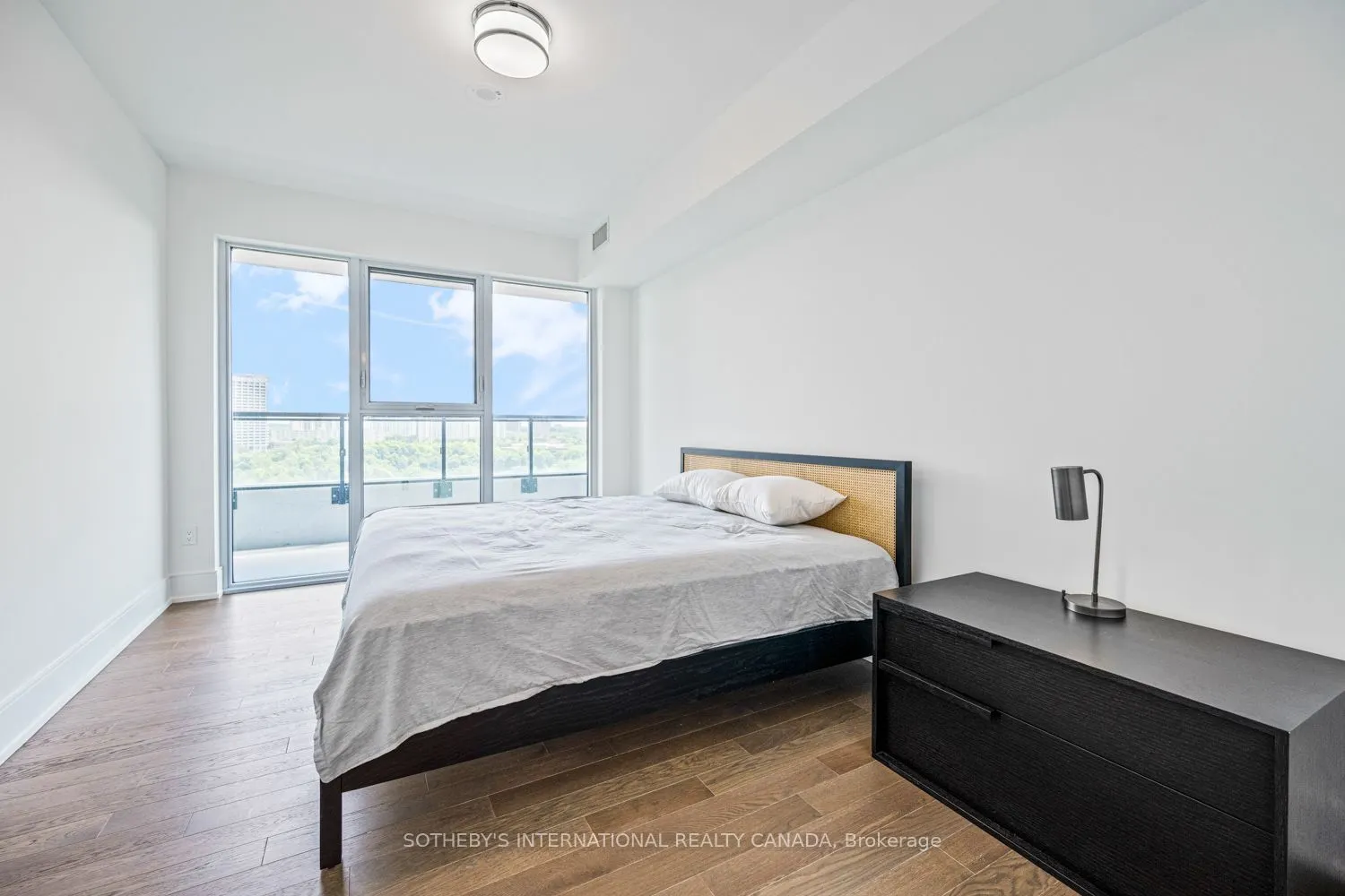 30 Inn on the Park Drive #1109