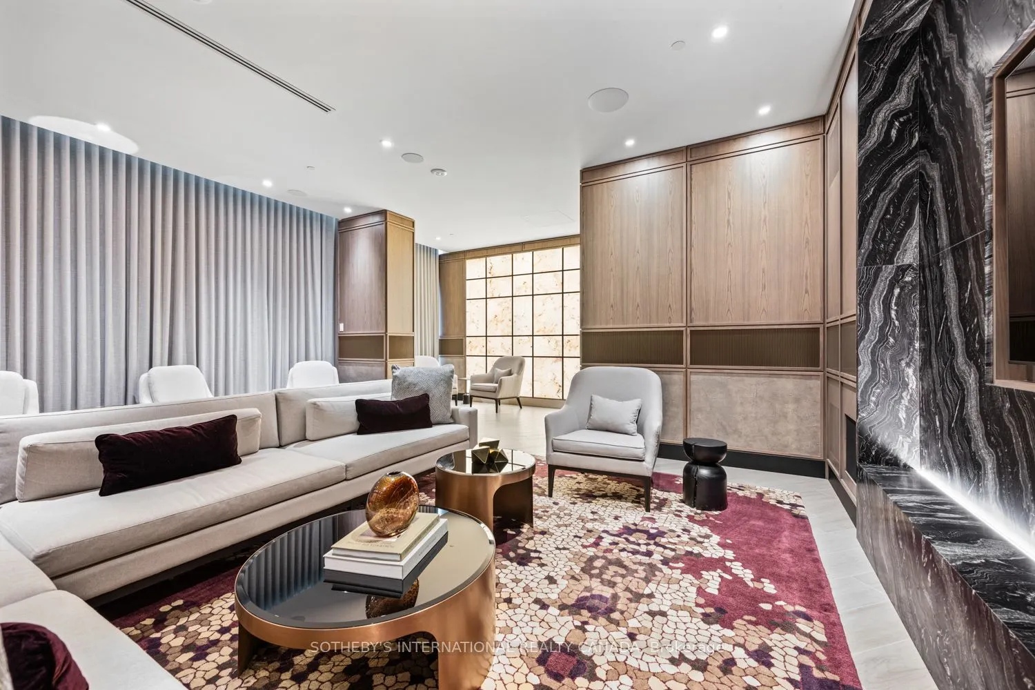 30 Inn on the Park Drive #1109
