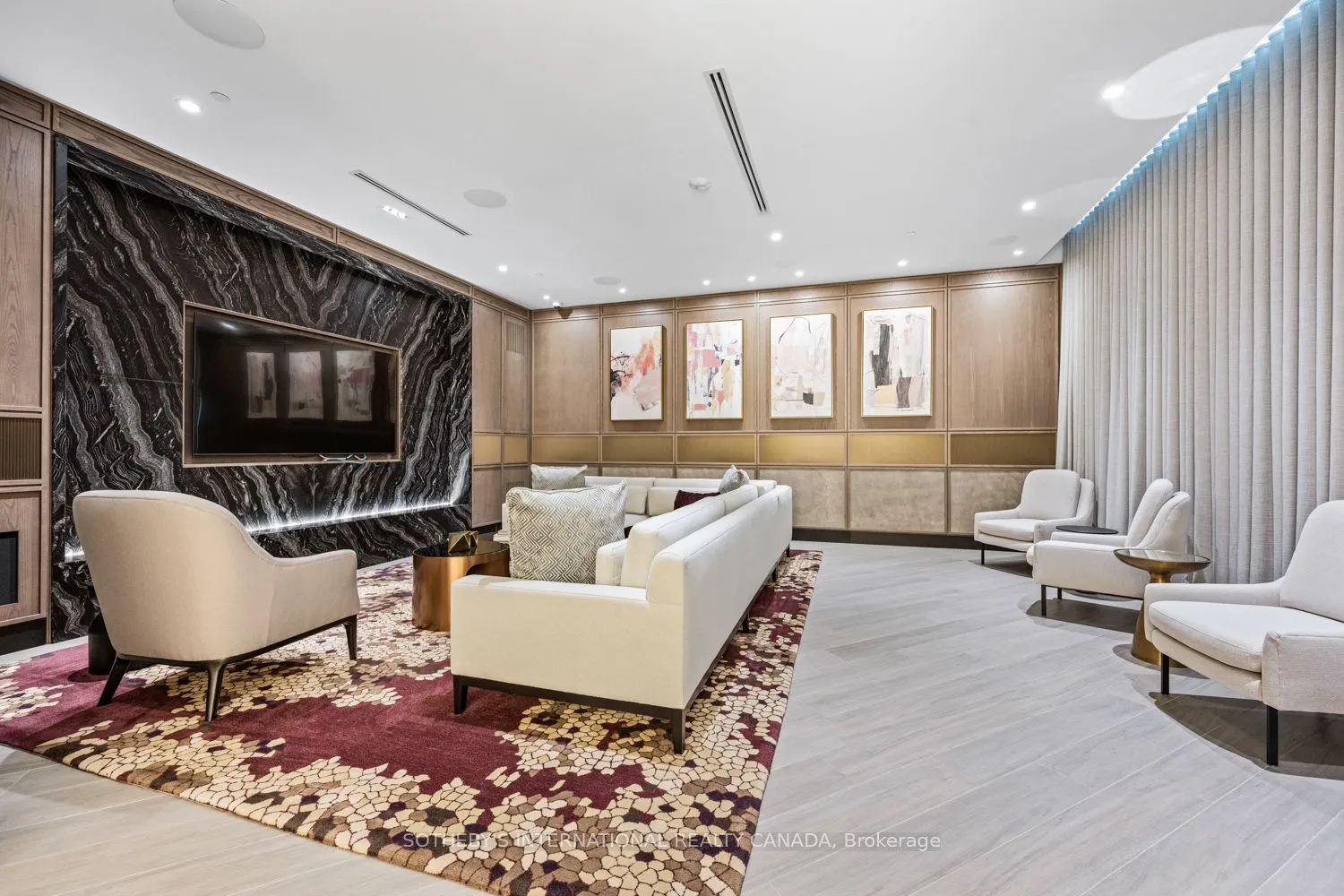 30 Inn on the Park Drive #1109