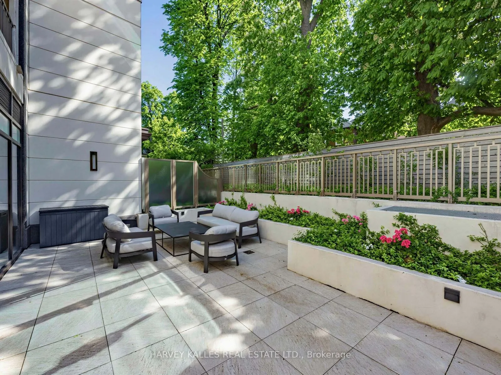 1 Strathgowan Avenue #605