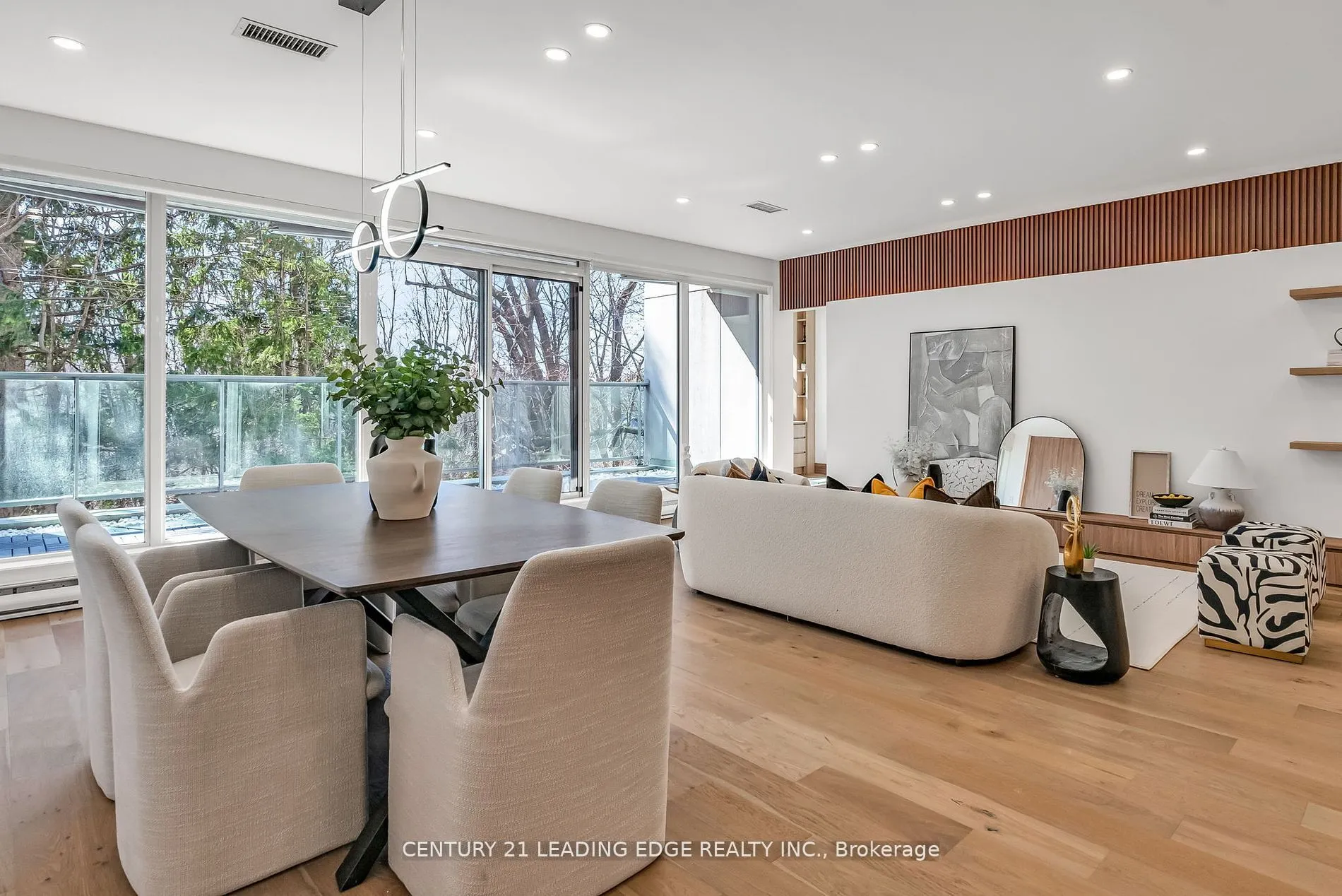 1 Watergarden Way #208