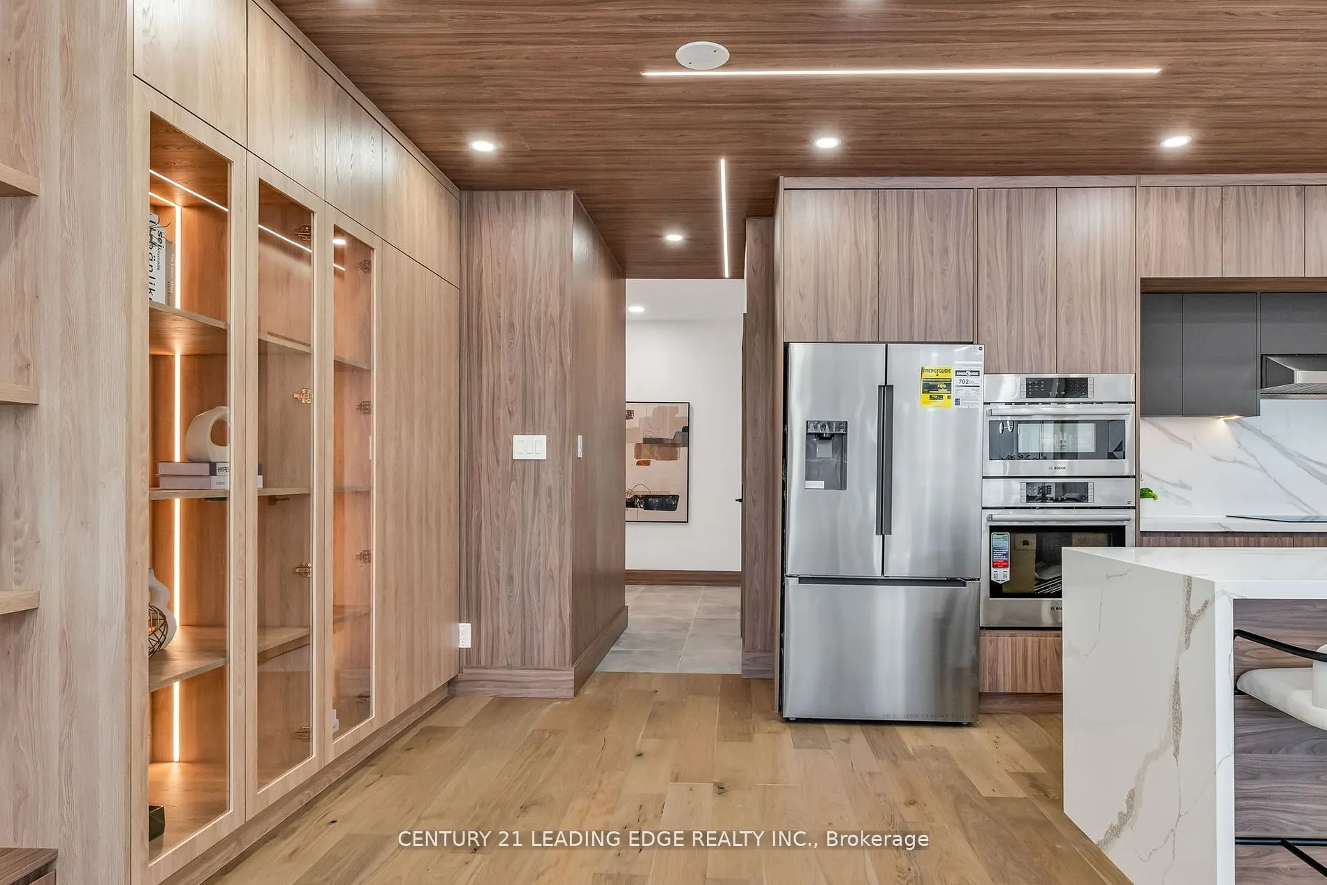 1 Watergarden Way #208