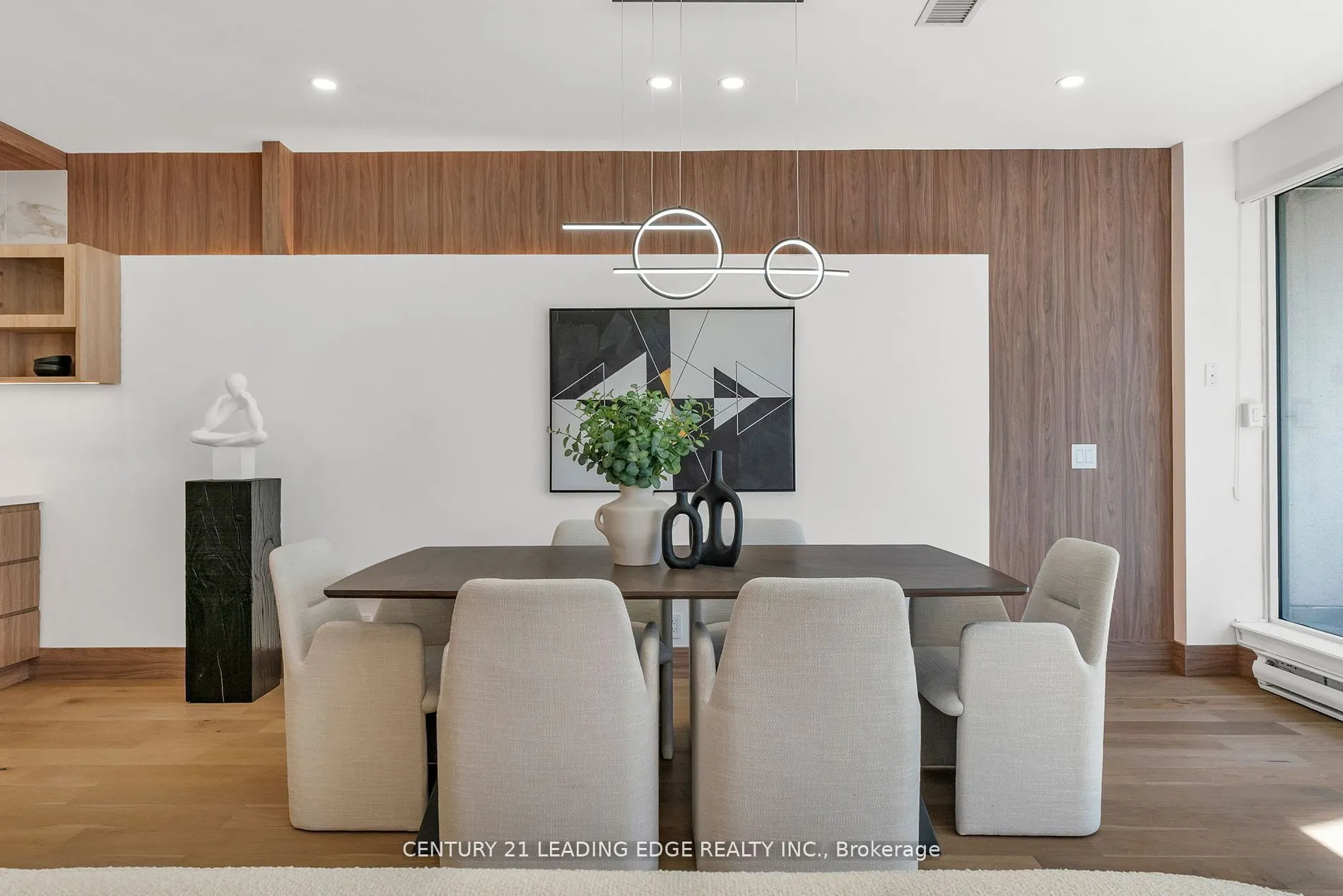 1 Watergarden Way #208