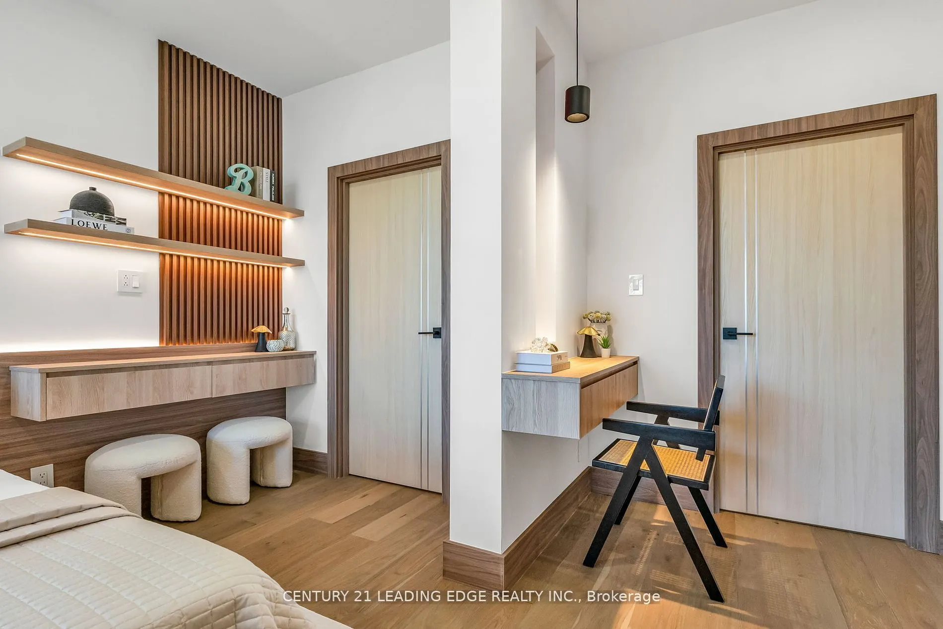 1 Watergarden Way #208