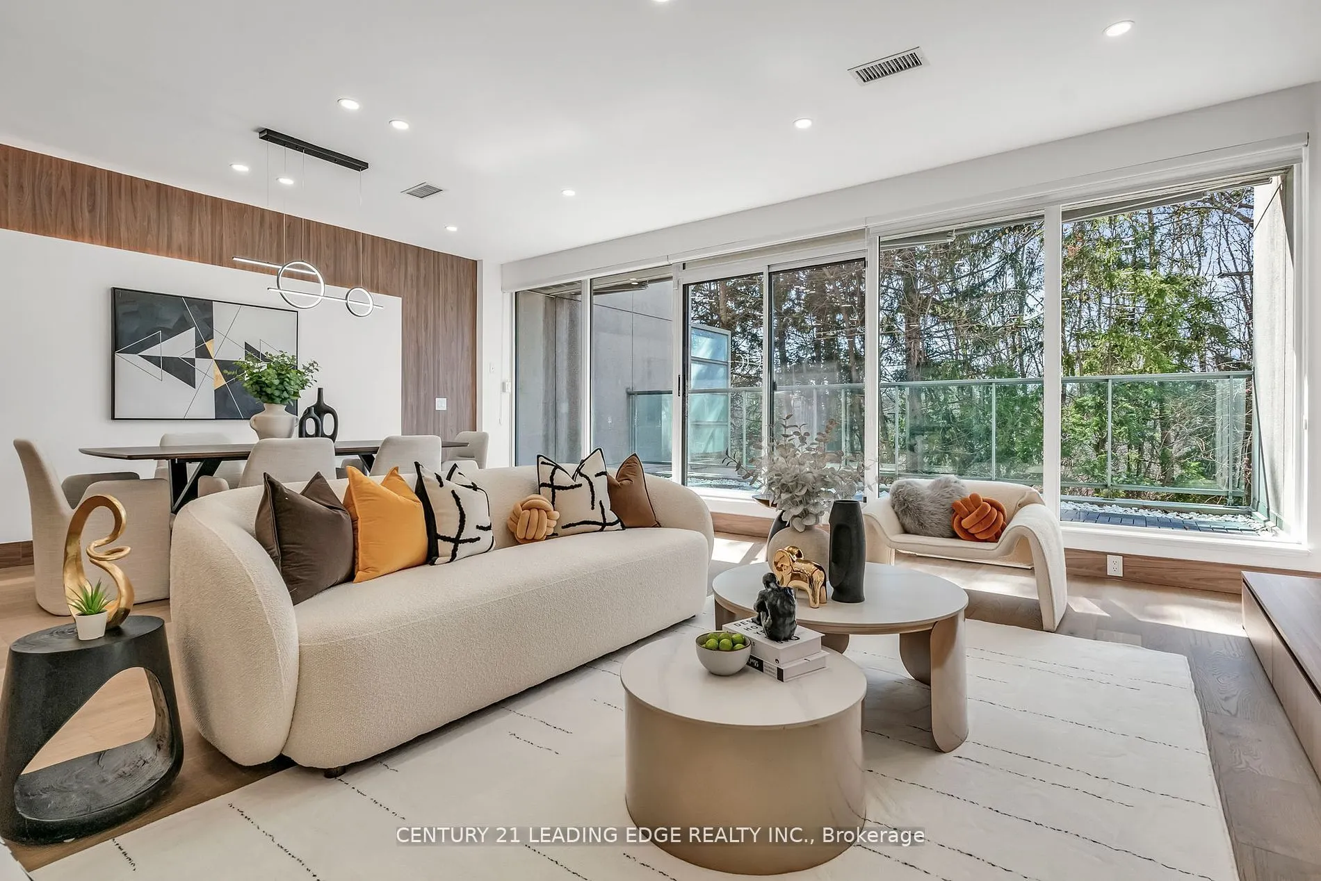 1 Watergarden Way #208
