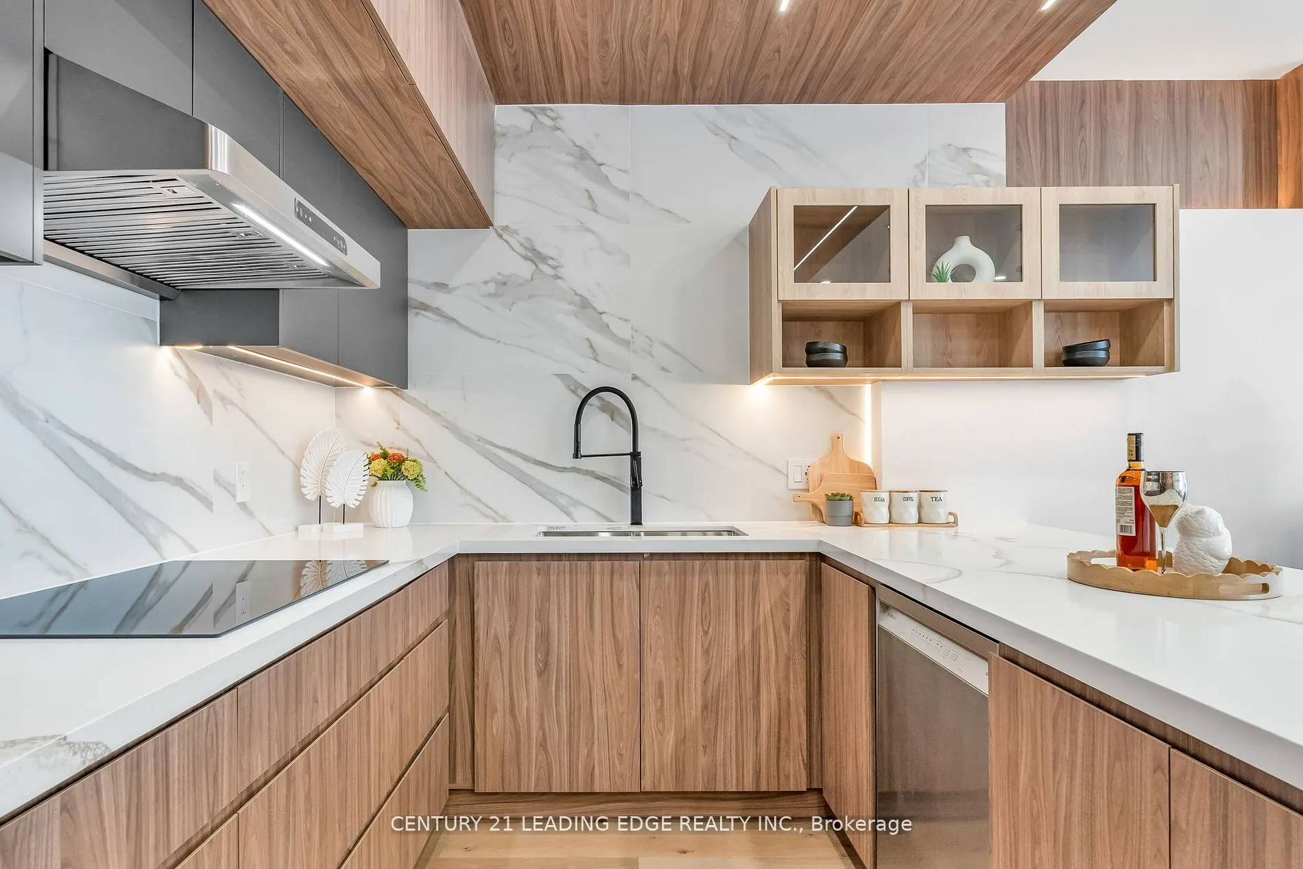 1 Watergarden Way #208