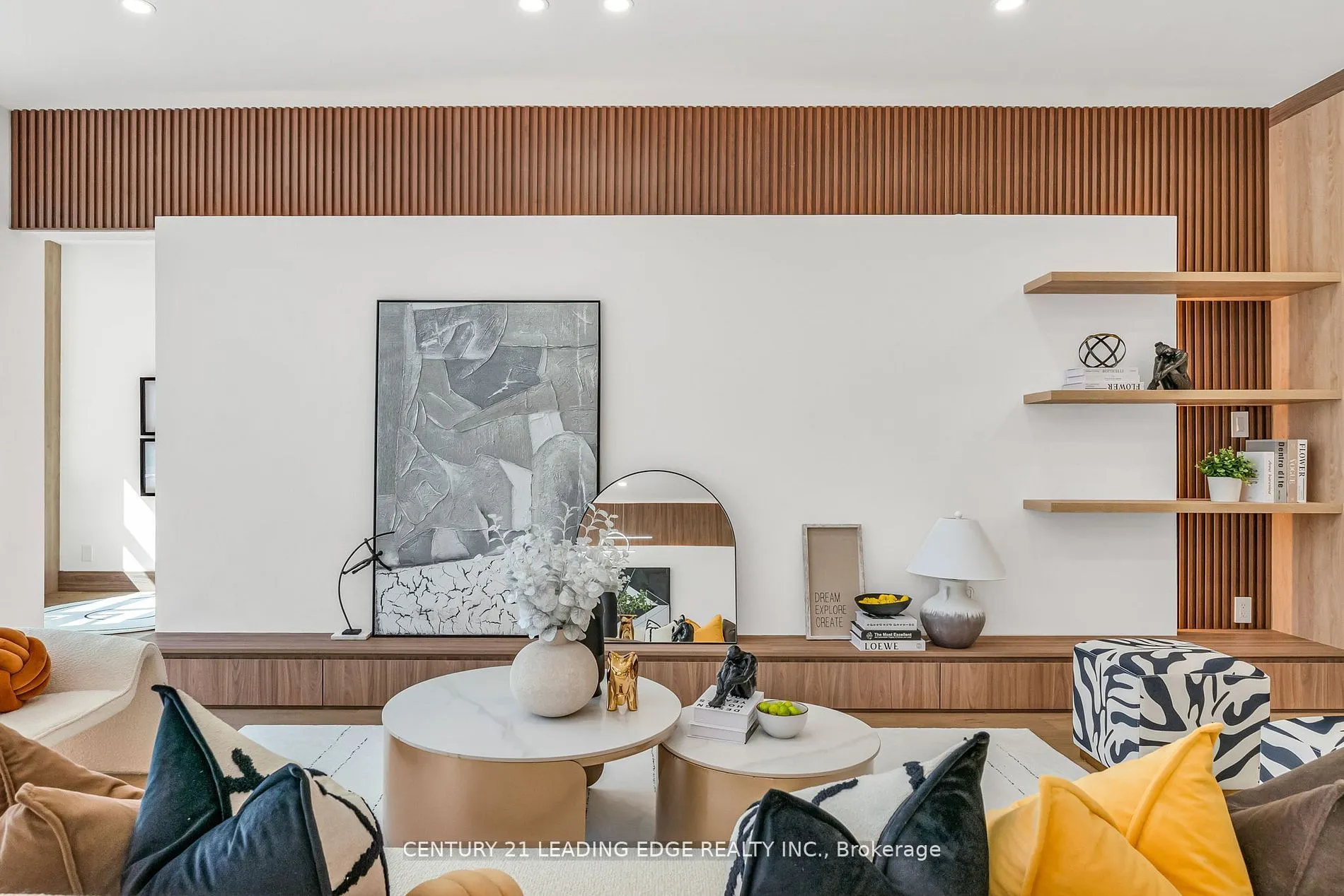 1 Watergarden Way #208