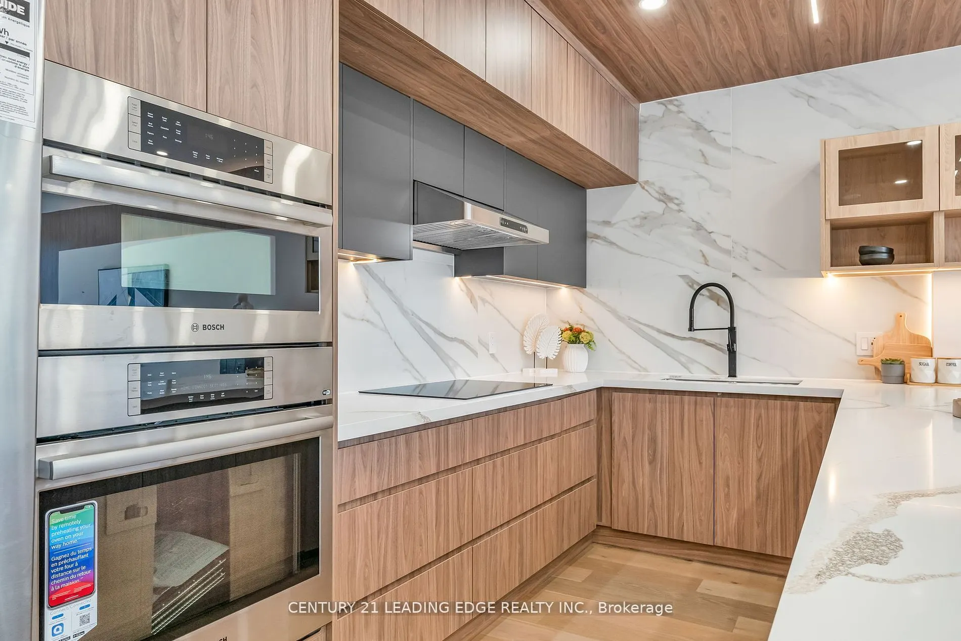 1 Watergarden Way #208