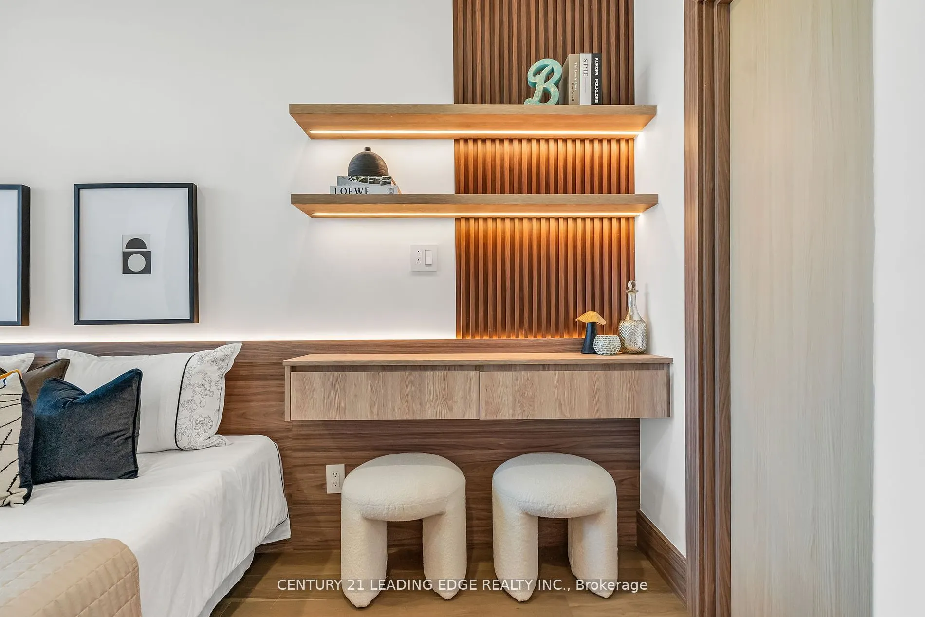 1 Watergarden Way #208