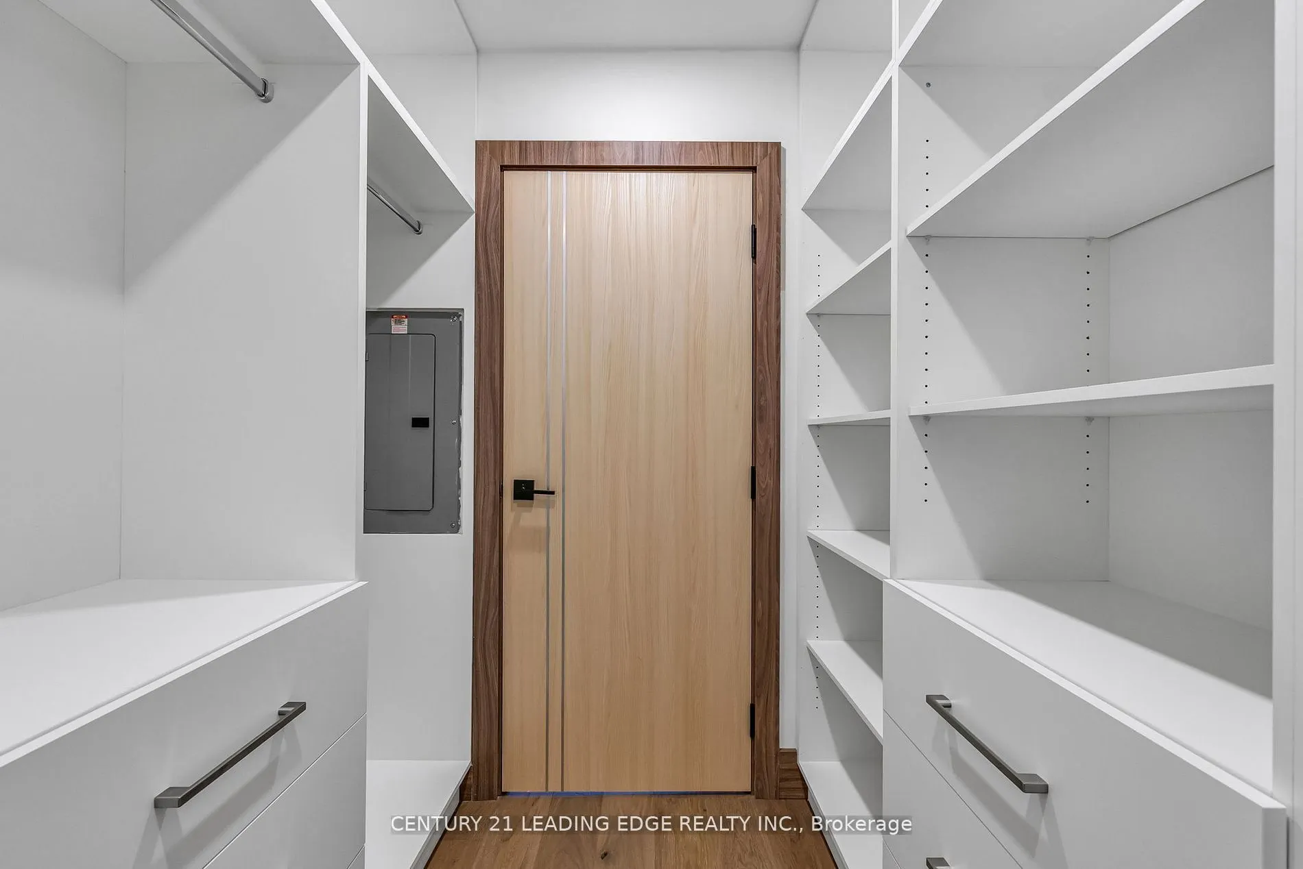 1 Watergarden Way #208