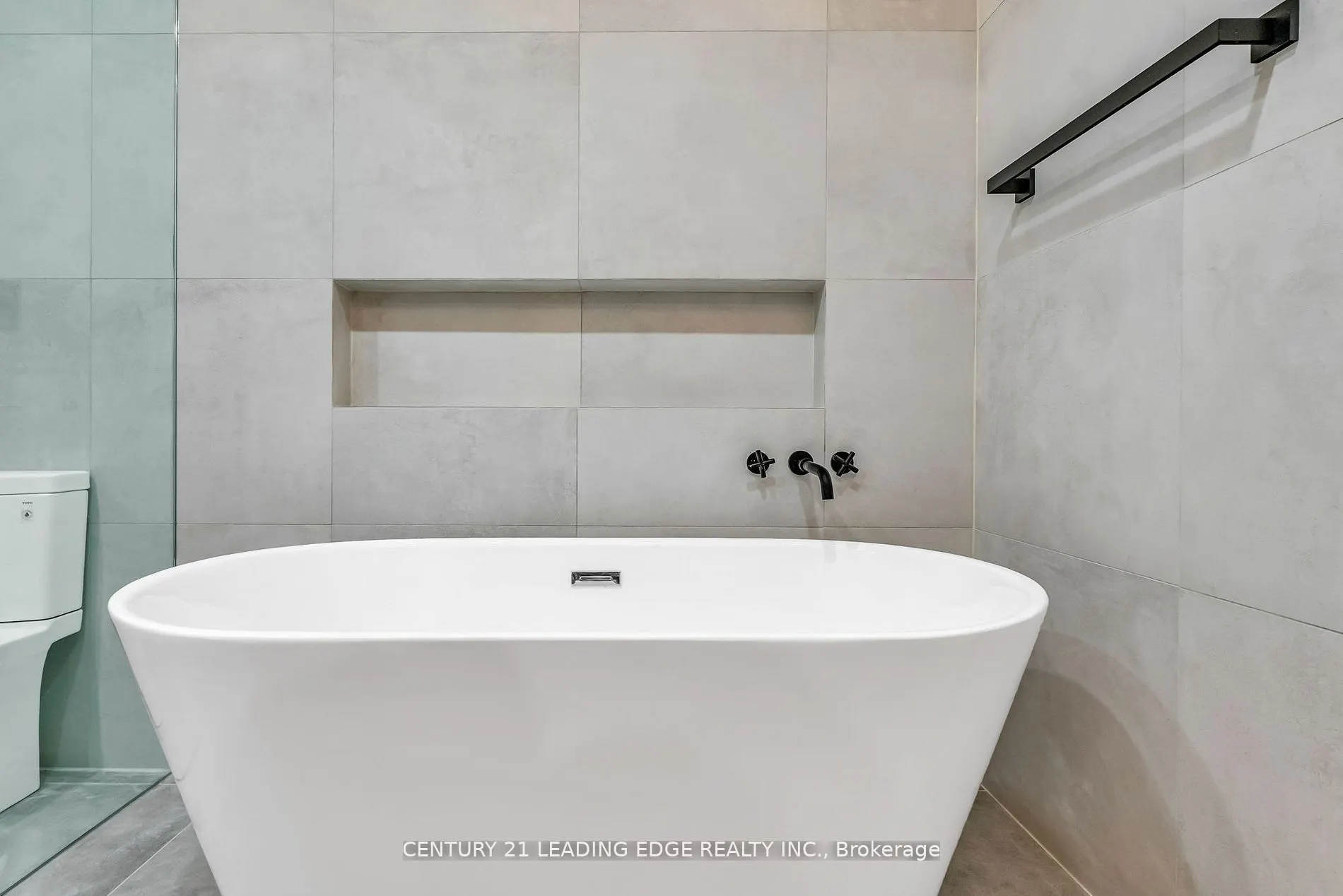 1 Watergarden Way #208