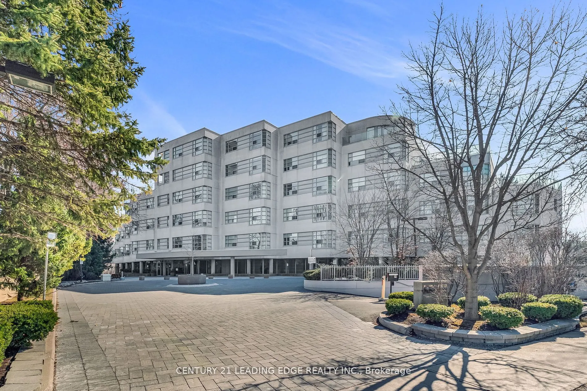 1 Watergarden Way #208