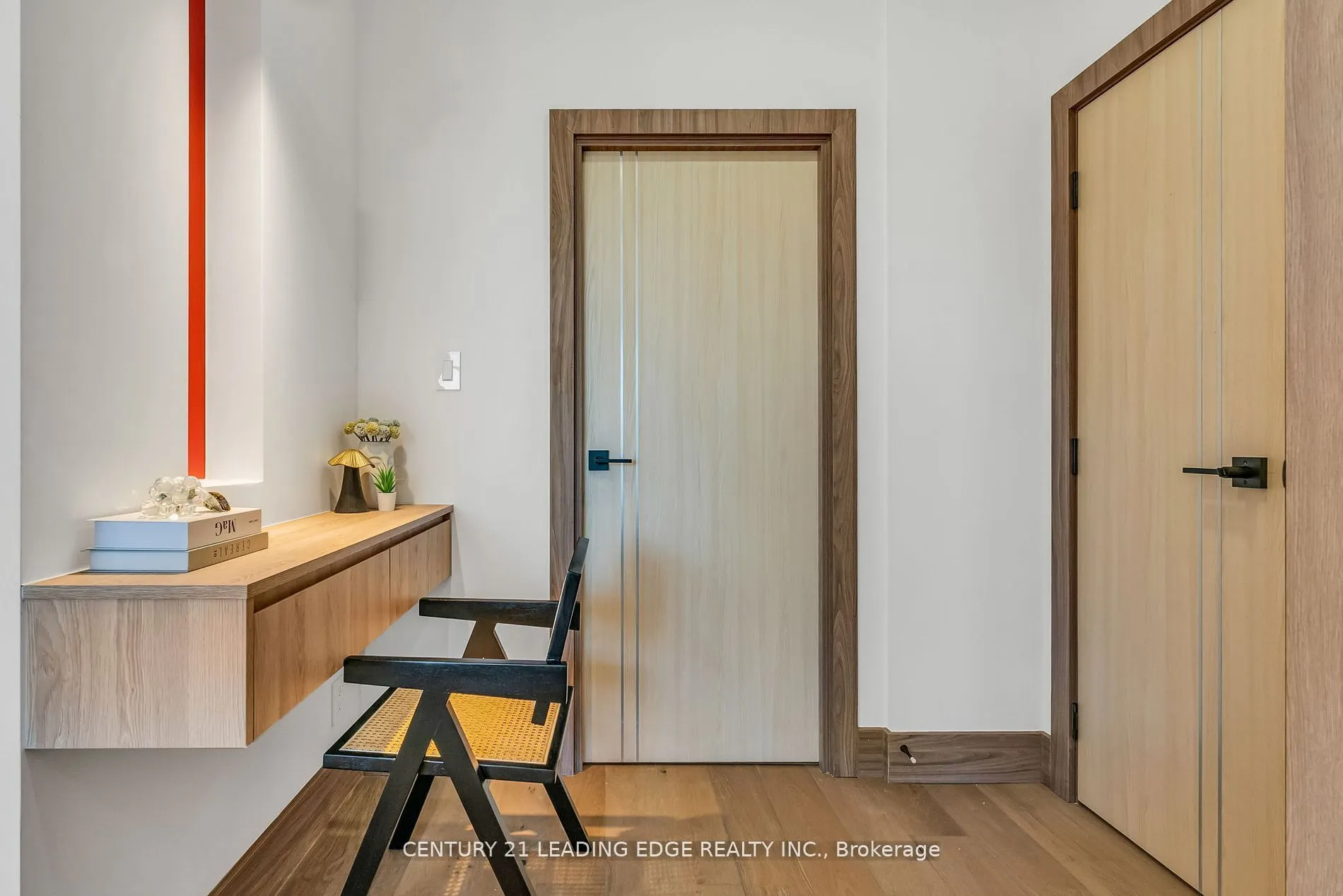 1 Watergarden Way #208
