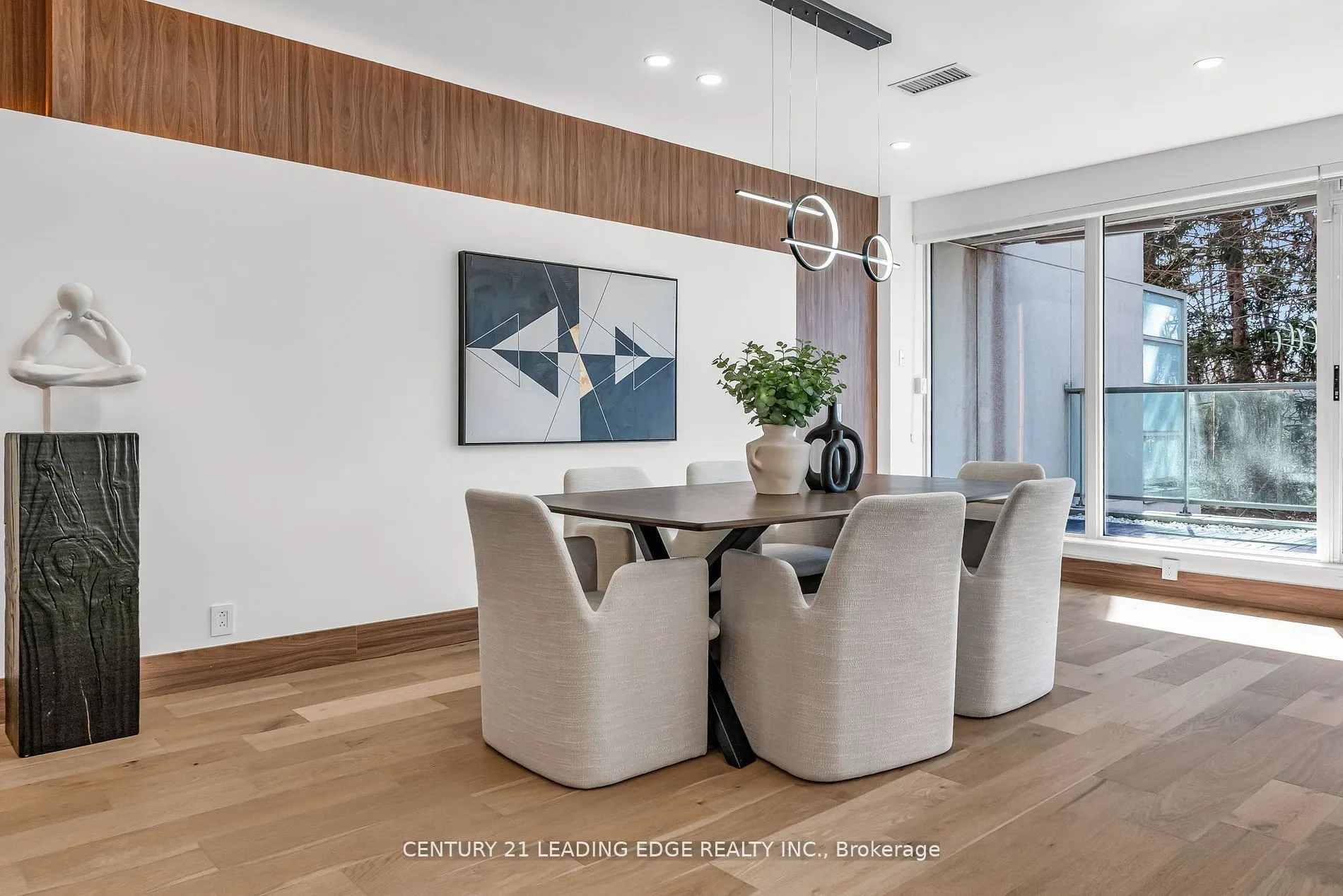 1 Watergarden Way #208