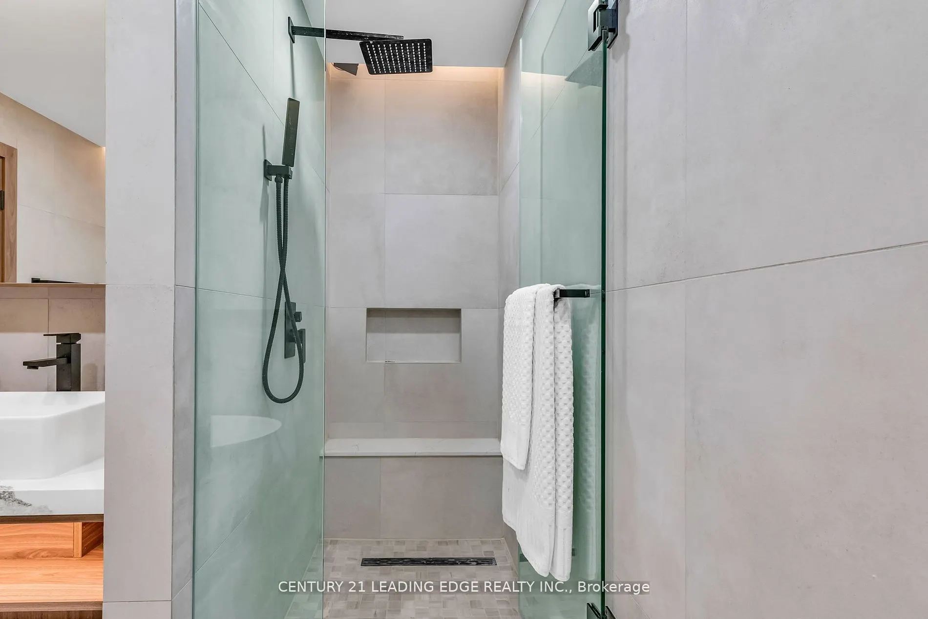 1 Watergarden Way #208