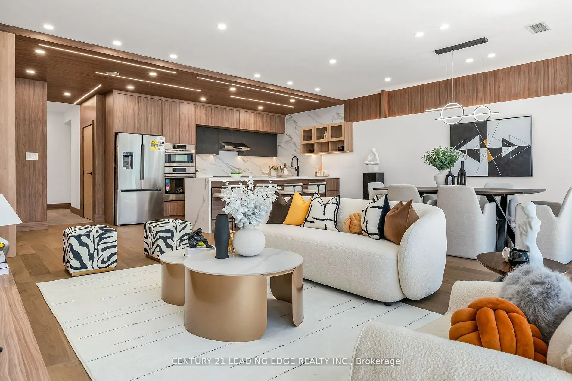 1 Watergarden Way #208