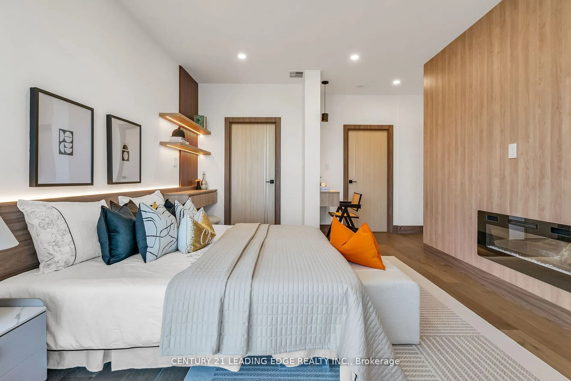 1 Watergarden Way #208