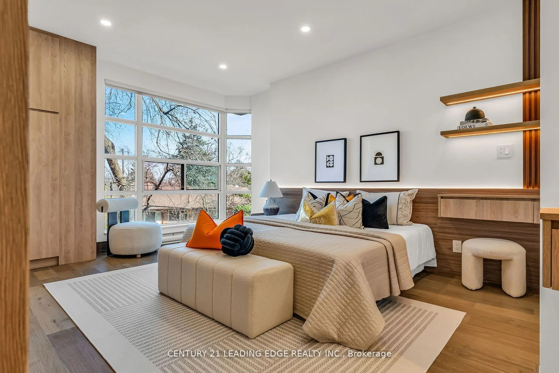 1 Watergarden Way #208