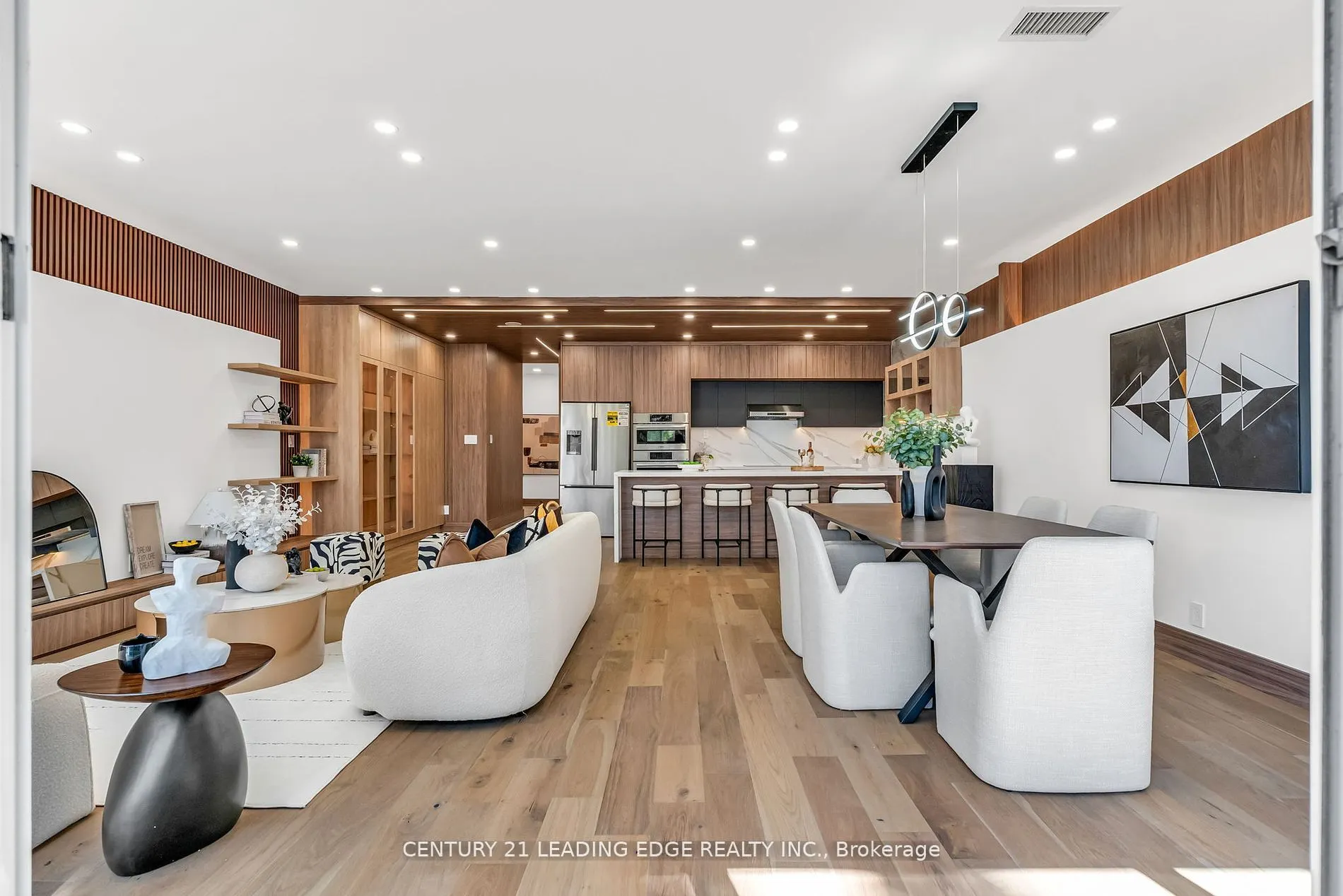 1 Watergarden Way #208