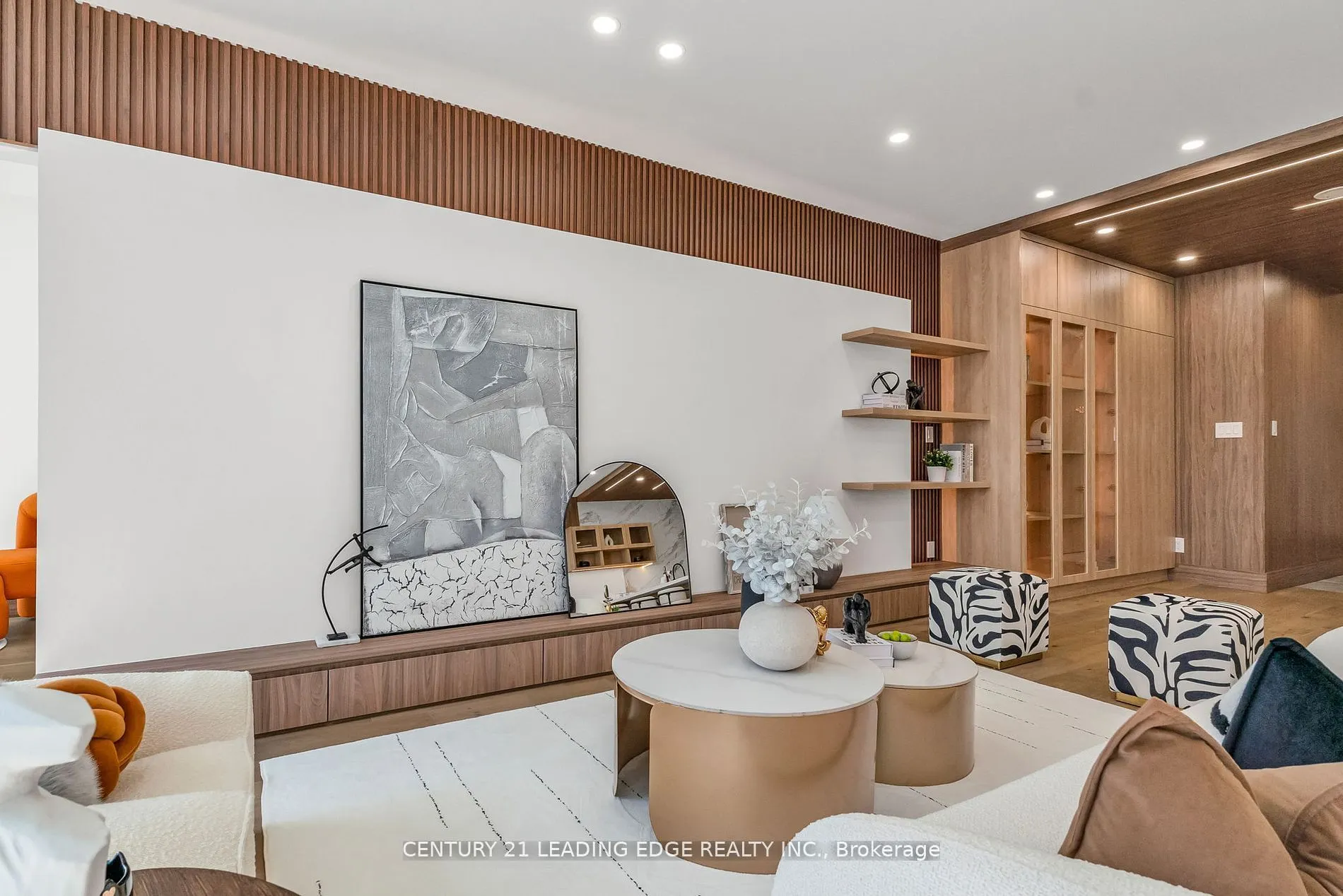 1 Watergarden Way #208