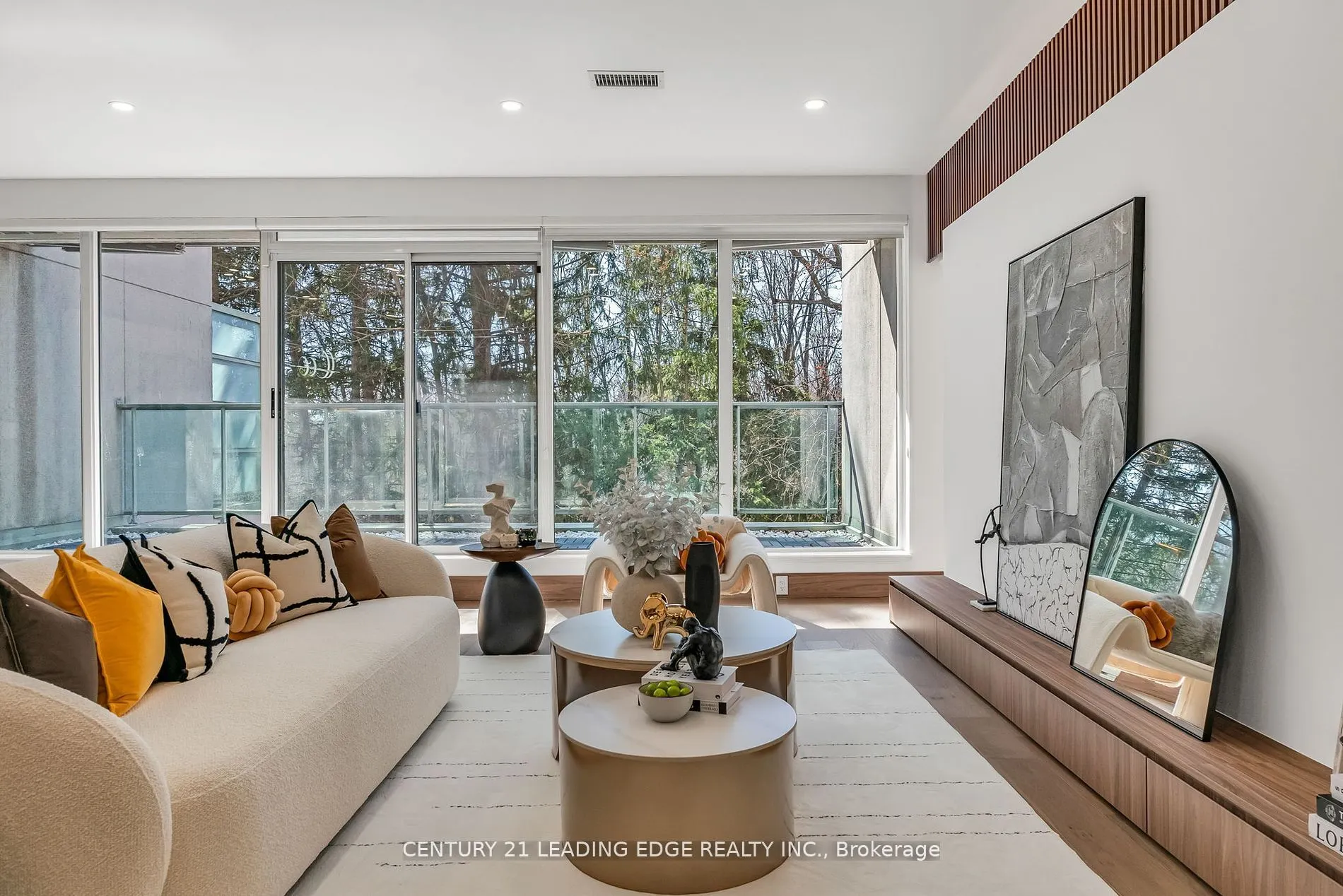 1 Watergarden Way #208