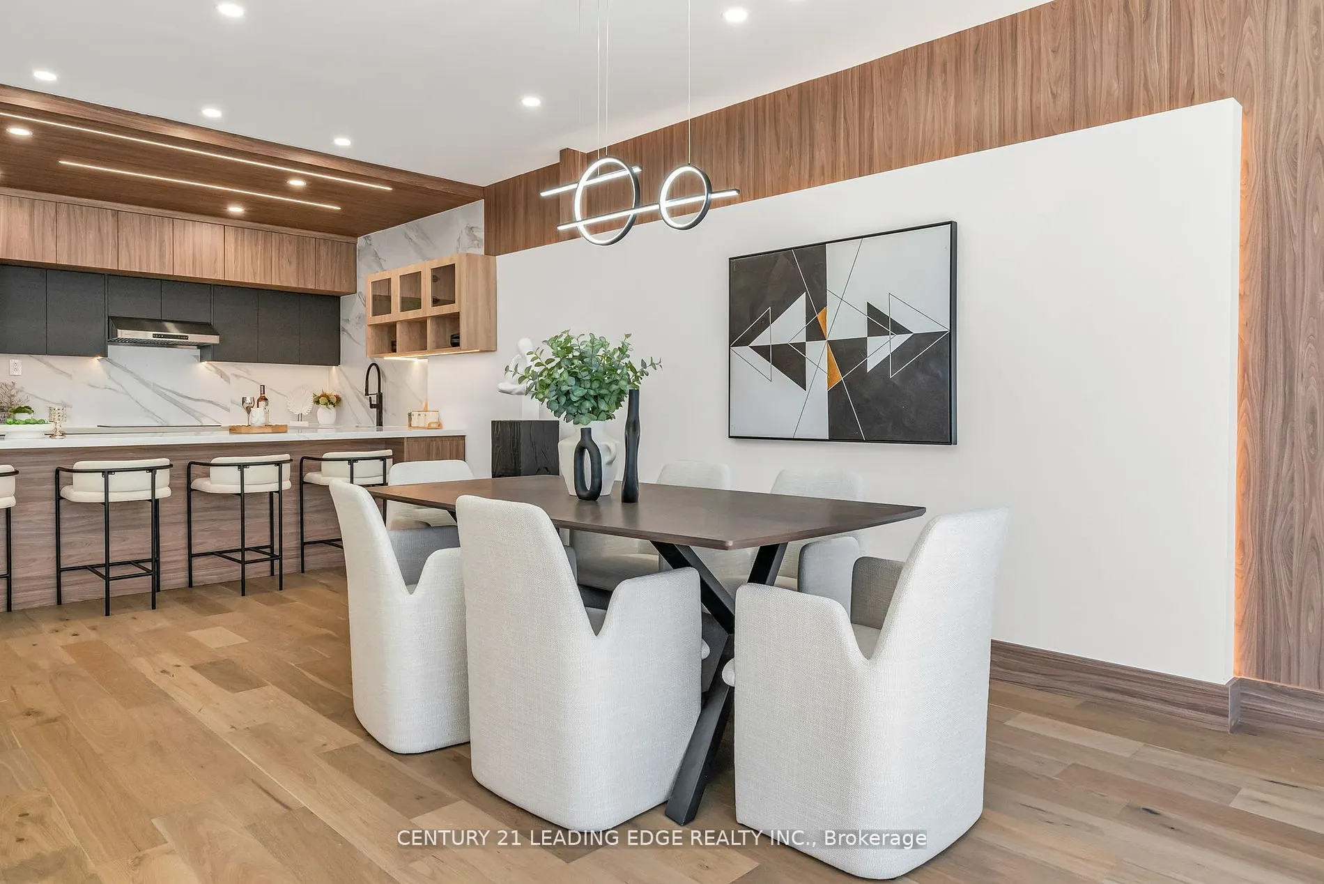 1 Watergarden Way #208
