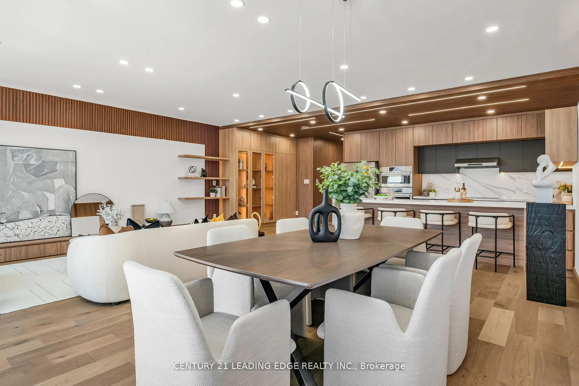 1 Watergarden Way #208
