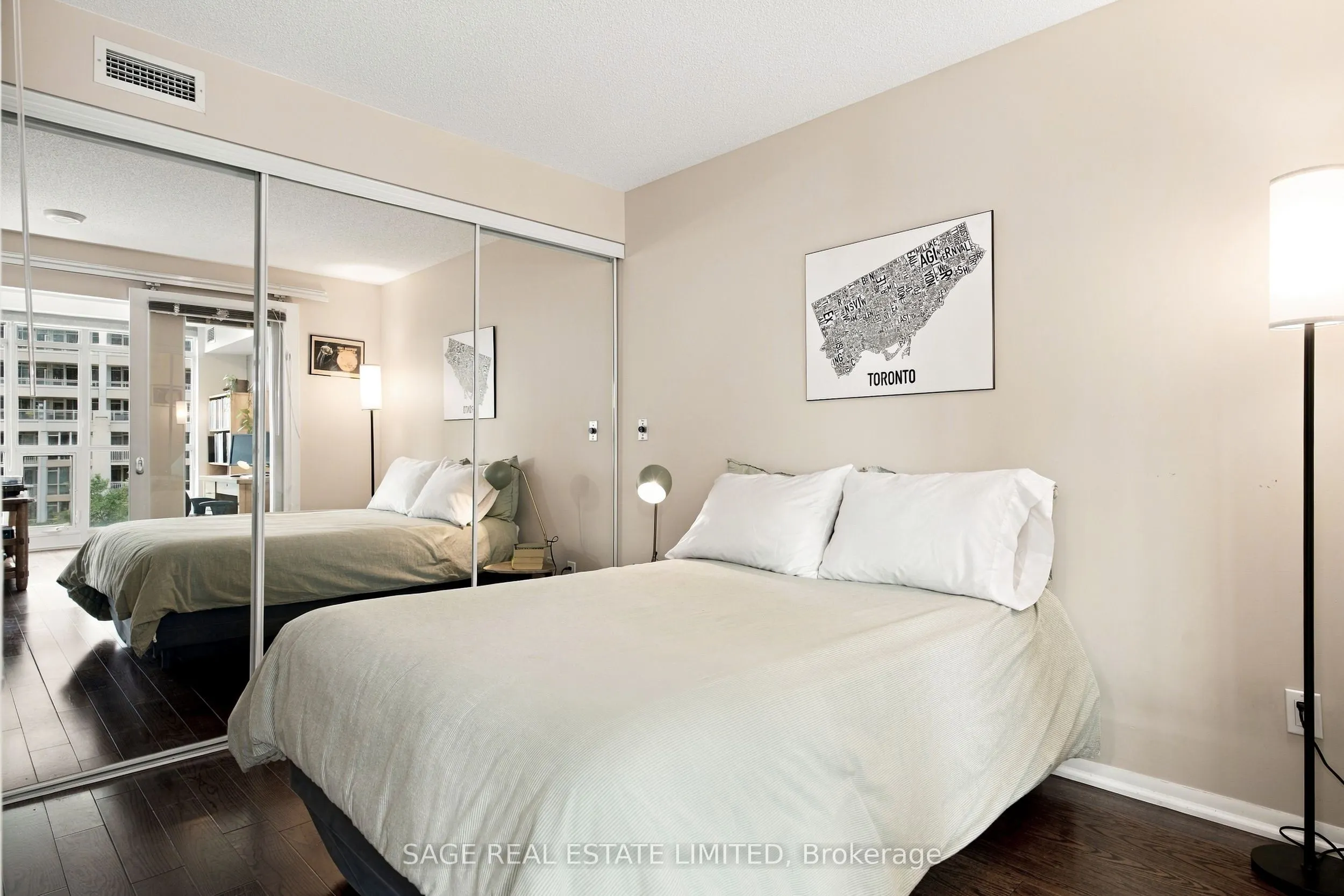209 Fort York Boulevard #579