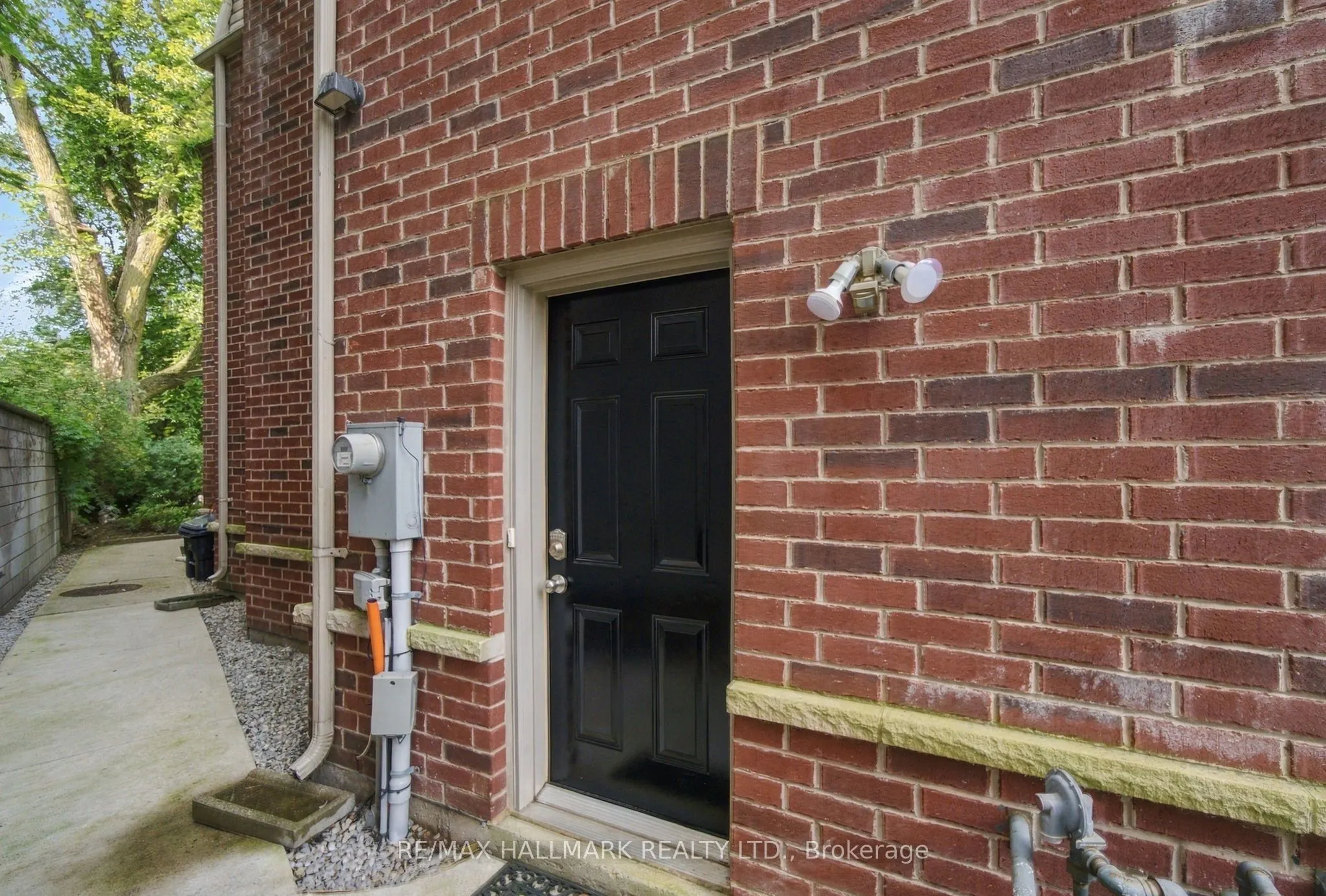 549 Shuter Street