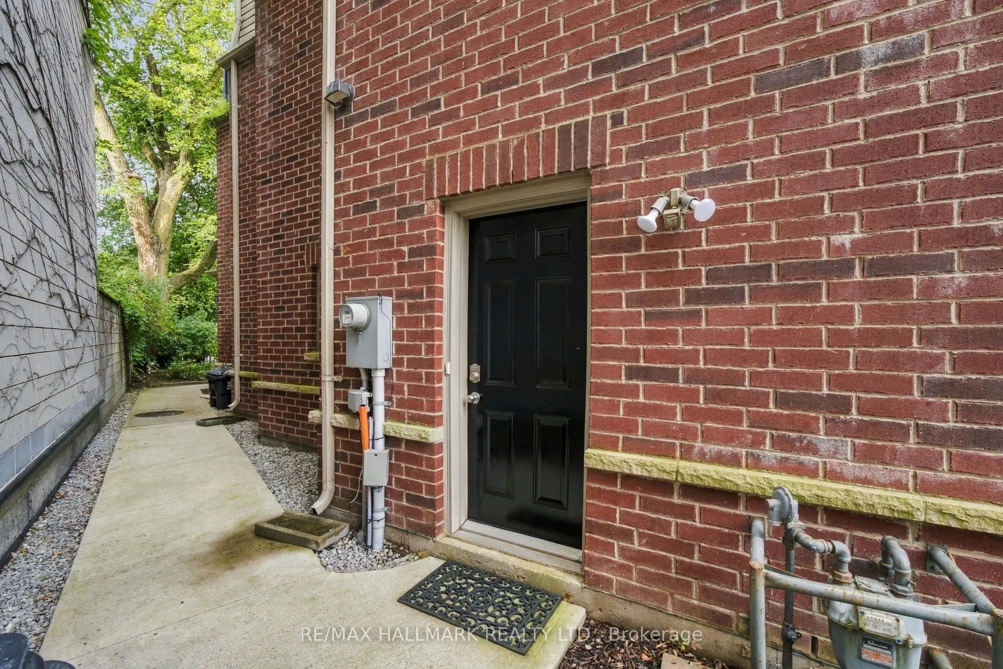 549 Shuter Street