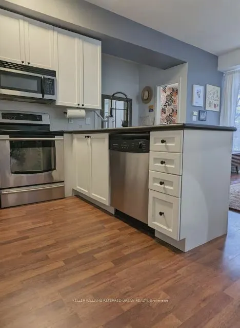 68 Carr Street #16