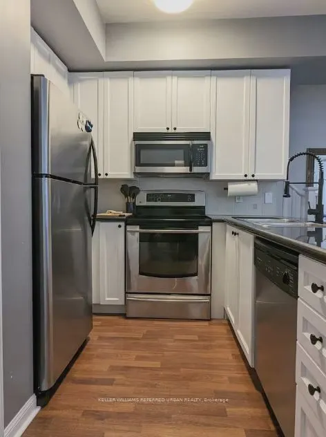 68 Carr Street #16