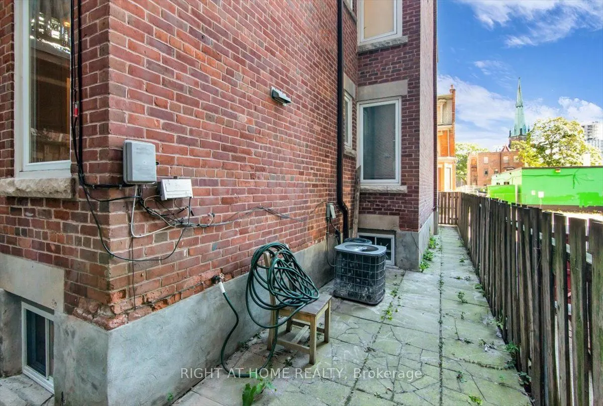182 Mutual Street #Main & Lower