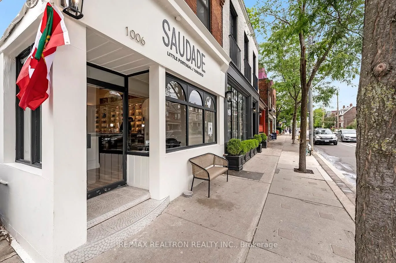 1000 Dundas Street W