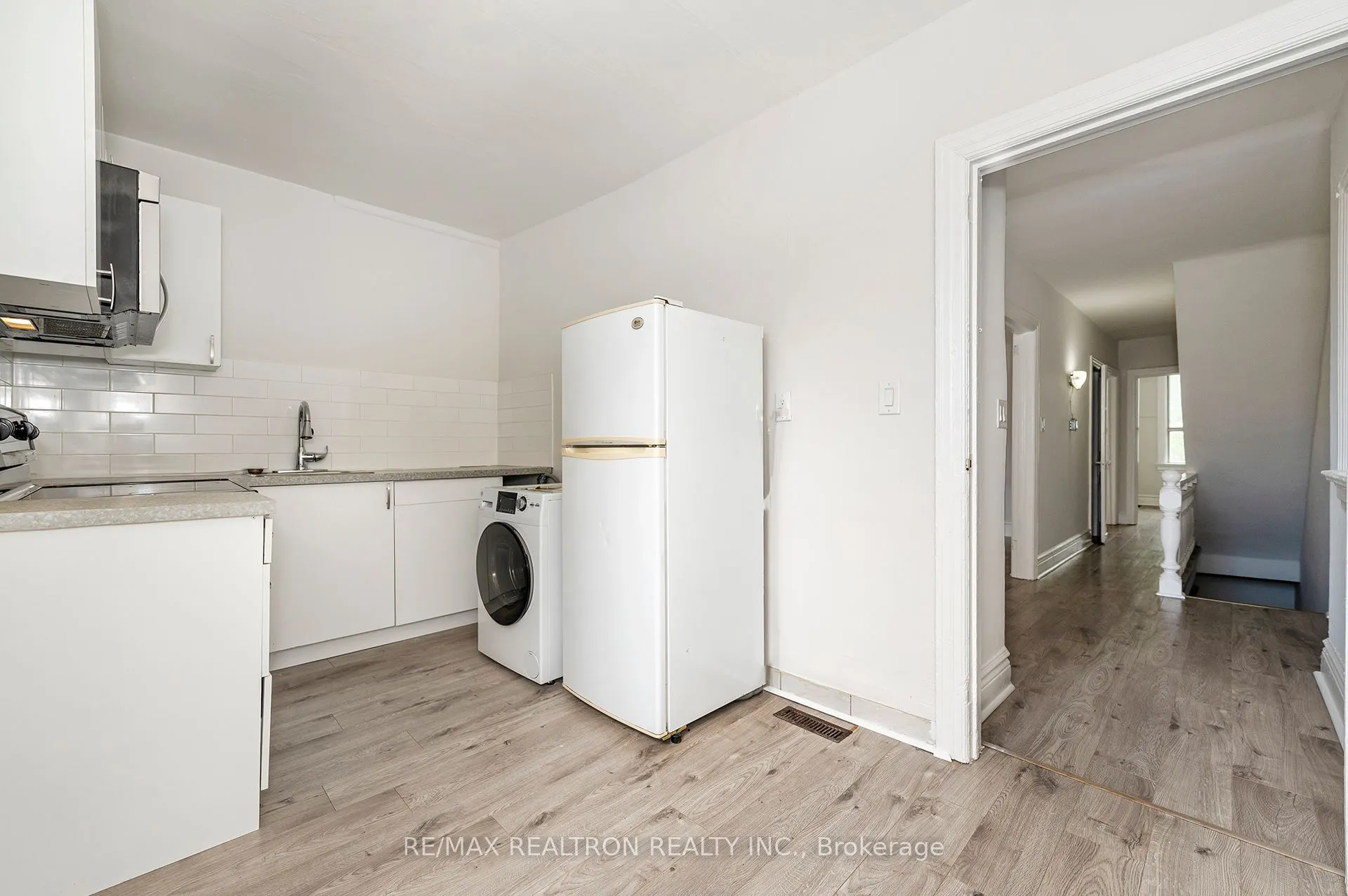 1000 Dundas Street W