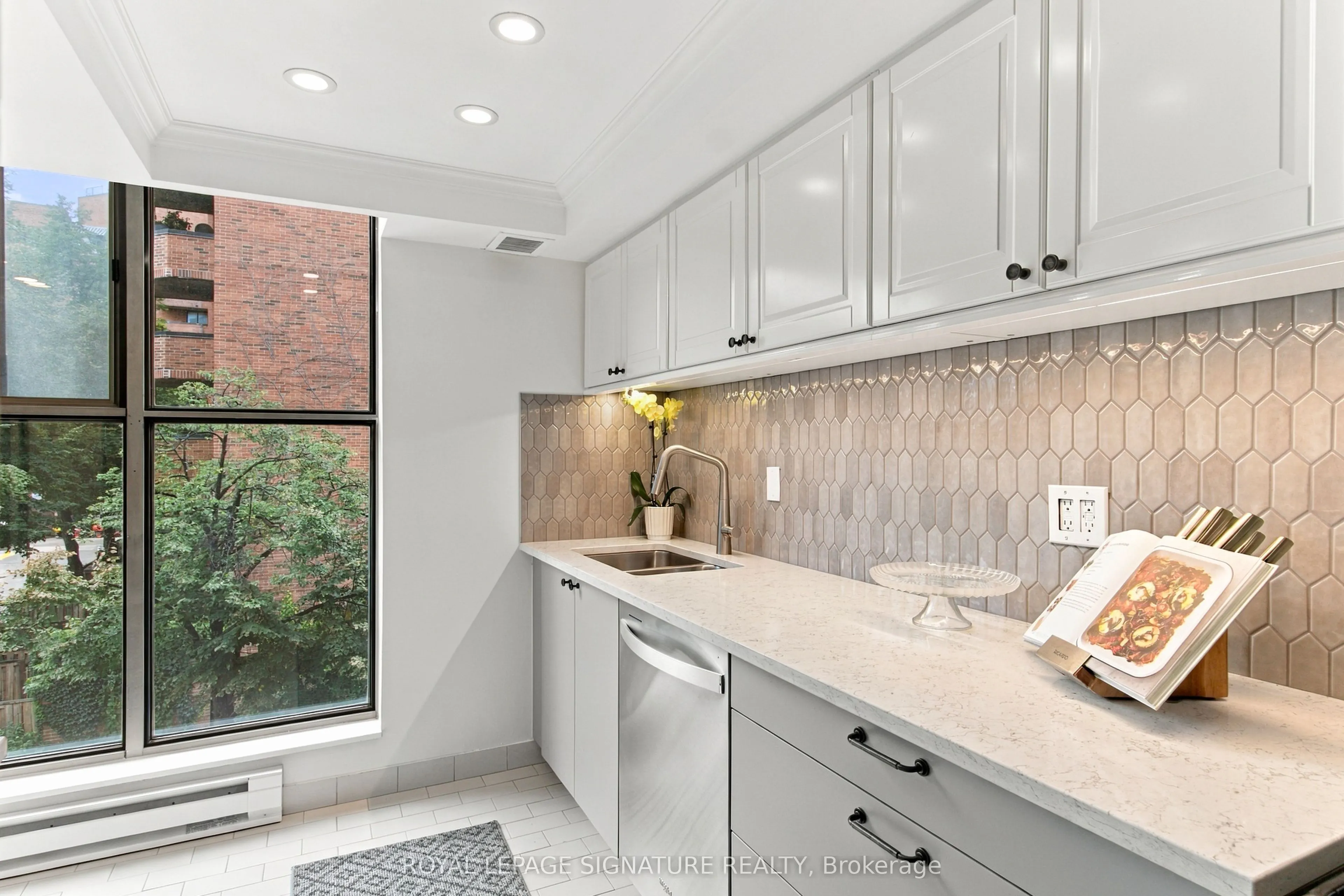65 Scadding Avenue #301