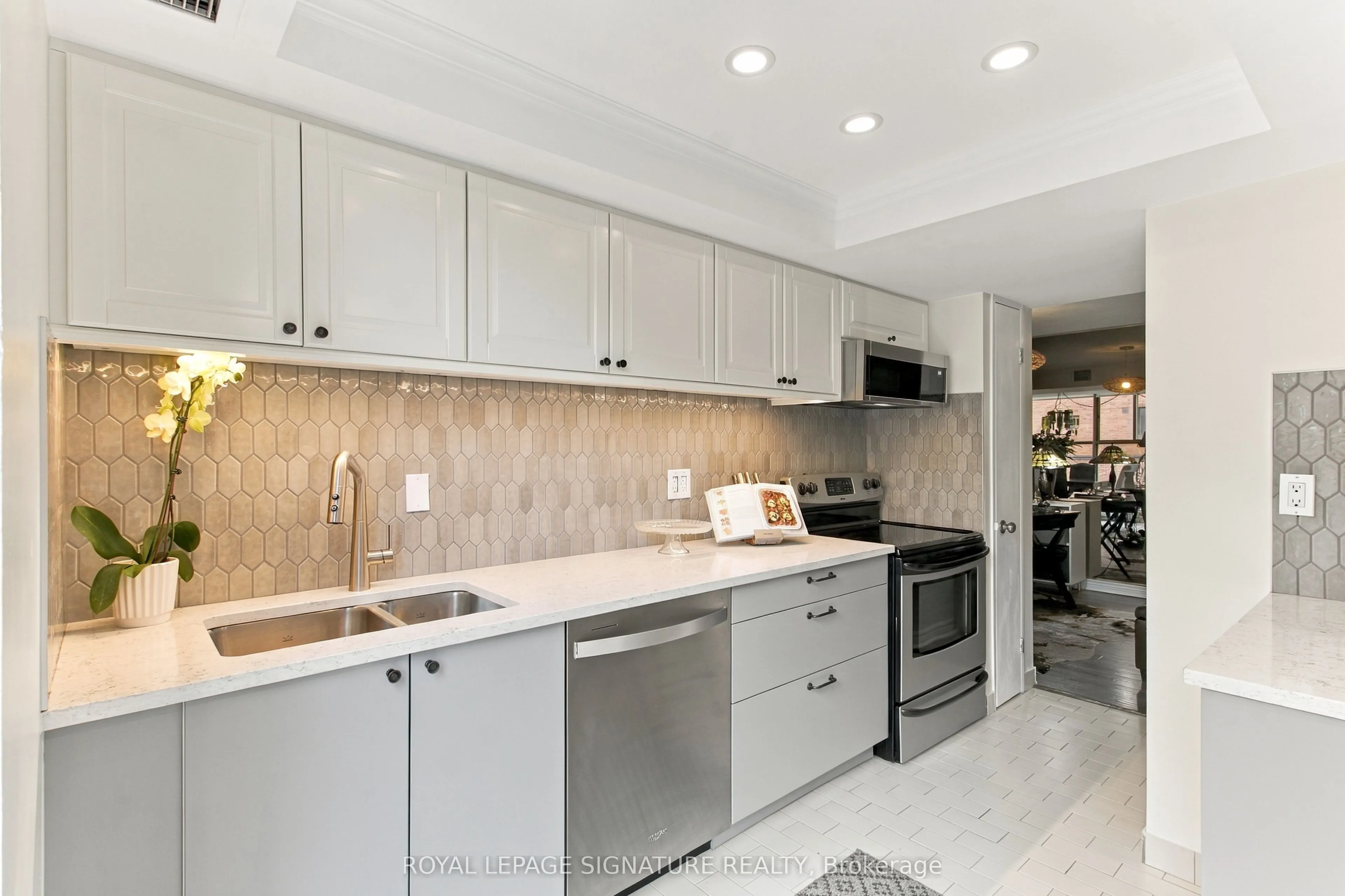 65 Scadding Avenue #301
