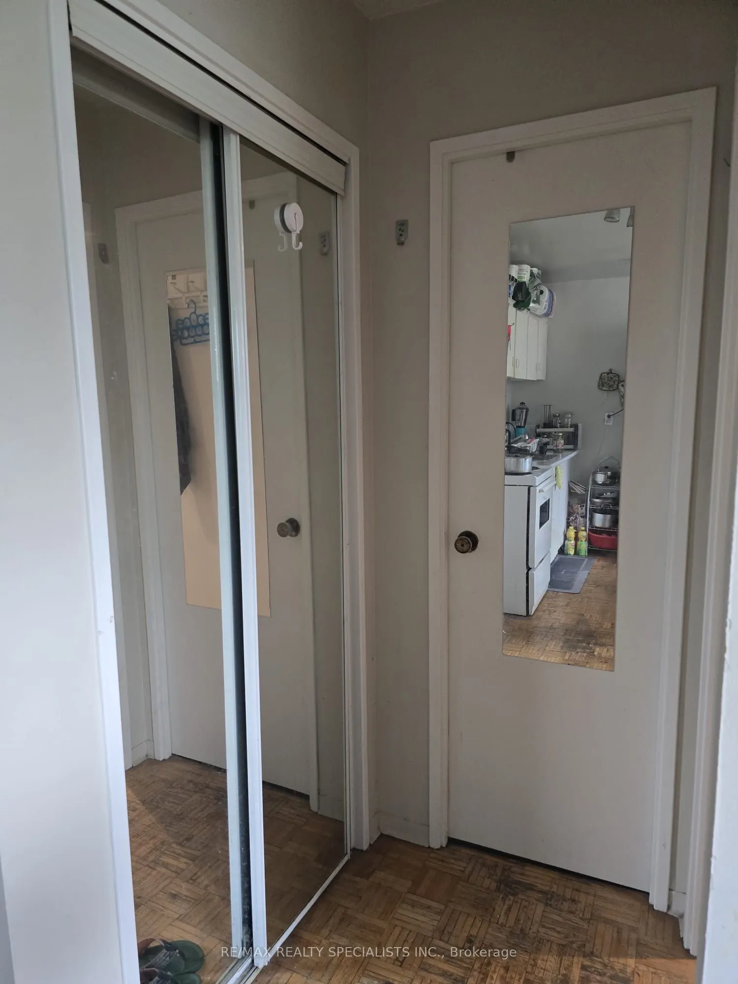 1087 Bloor Street W #305