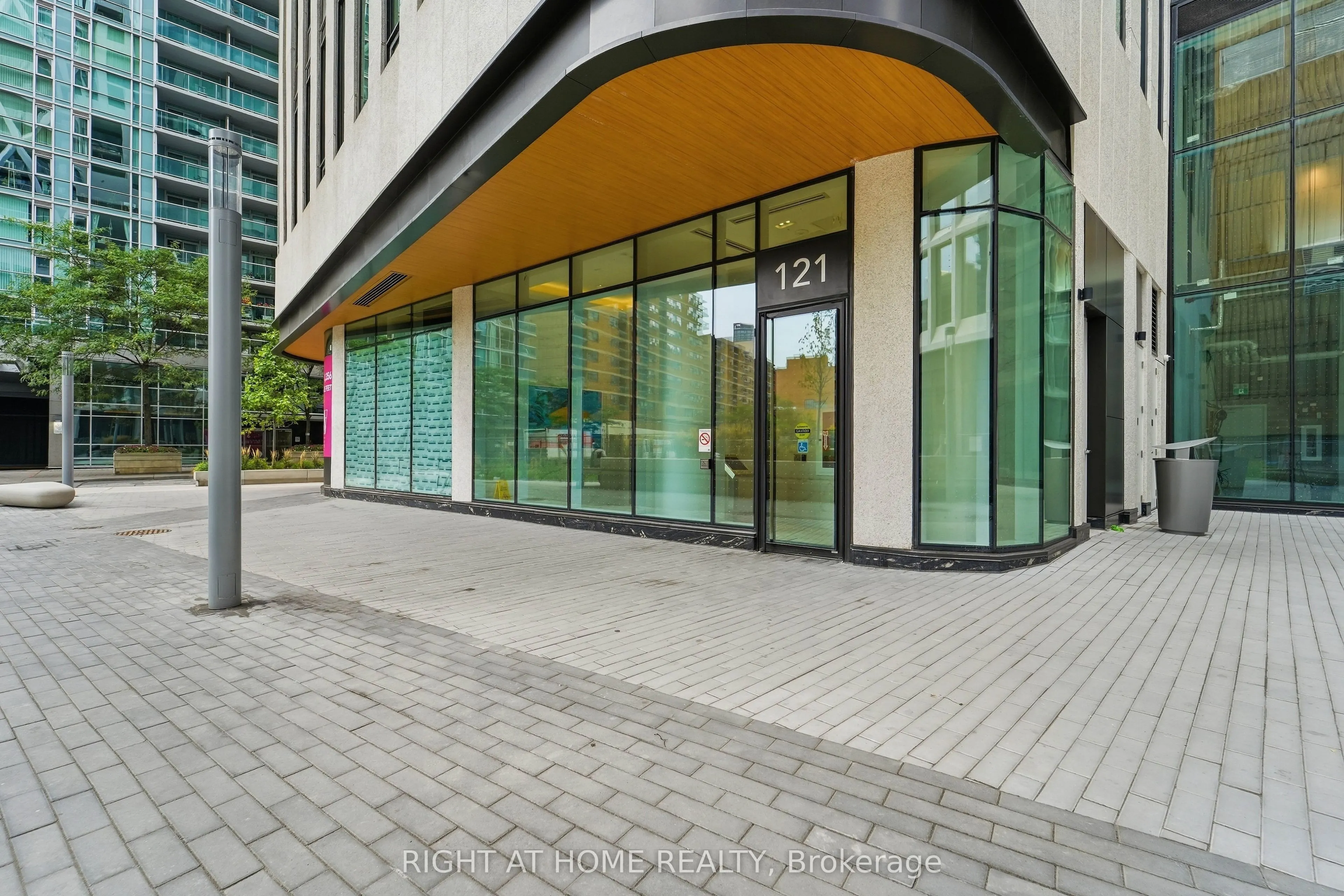 121 St Patrick Street #416