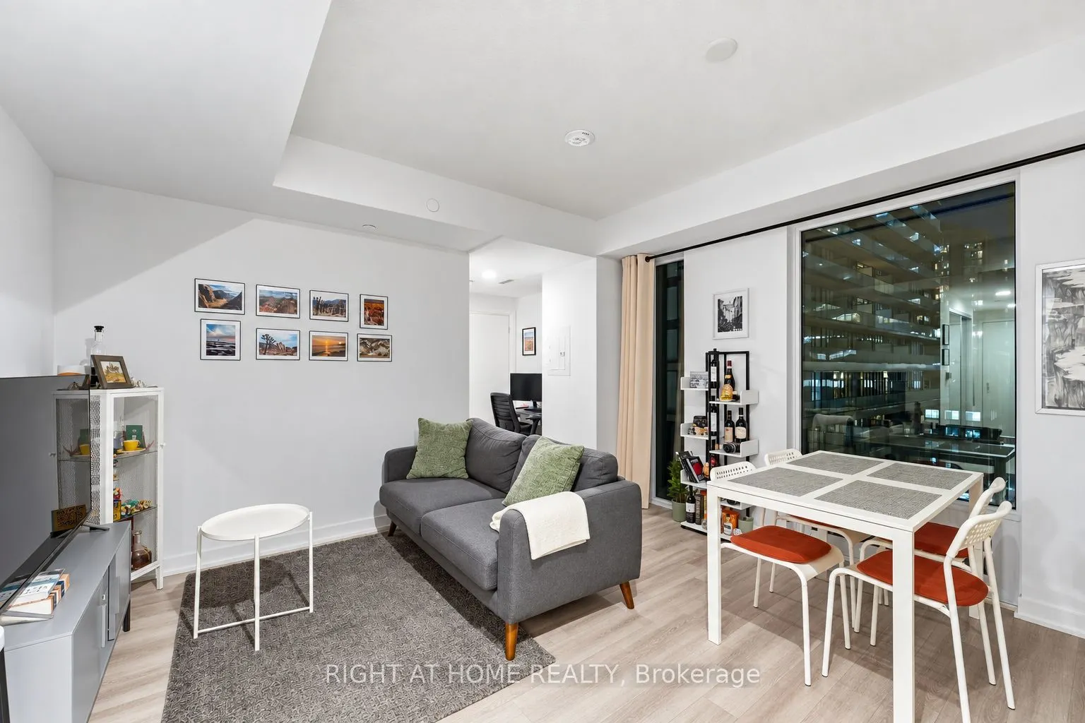 238 Simcoe Street #803