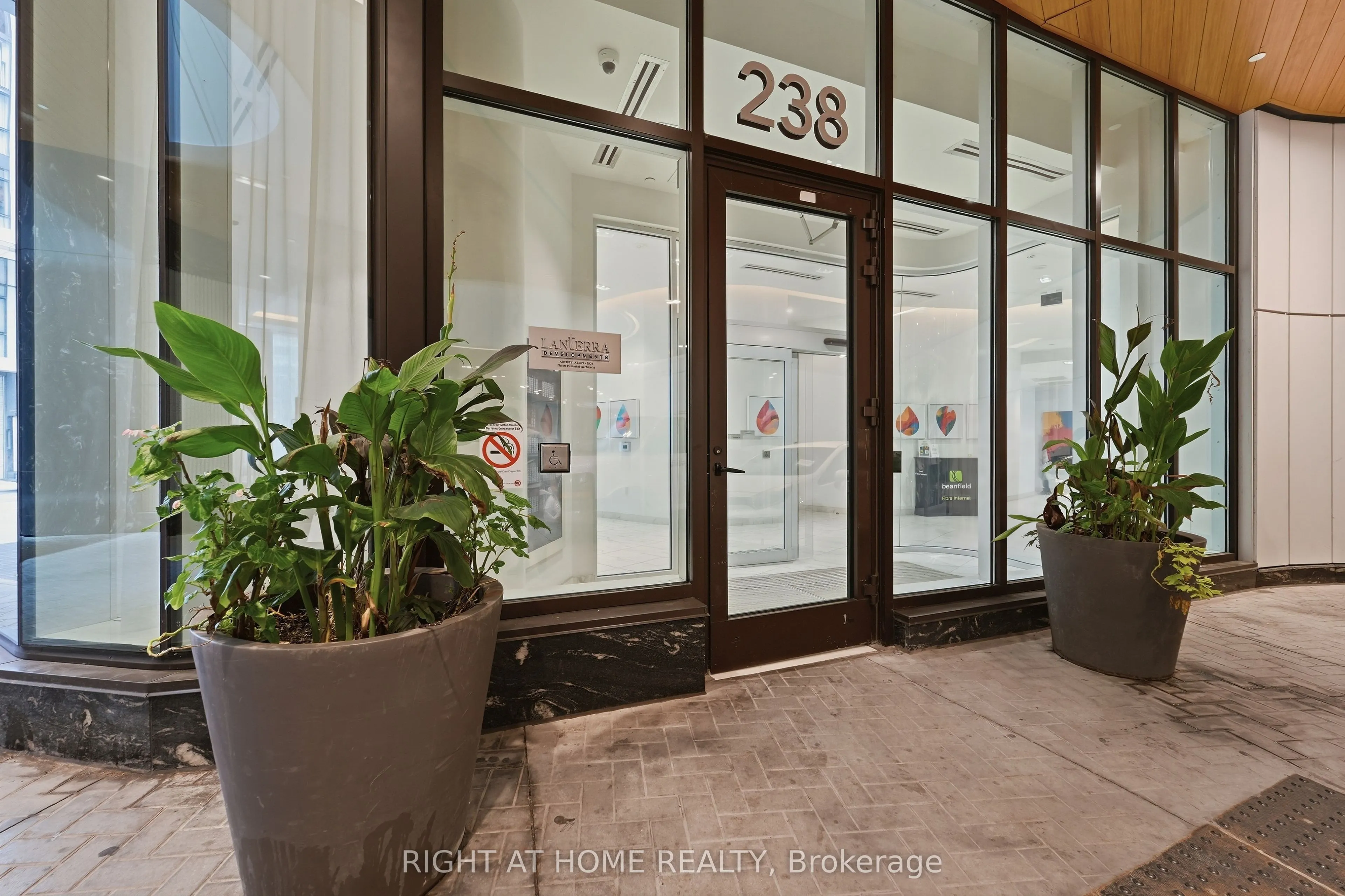 238 Simcoe Street #803
