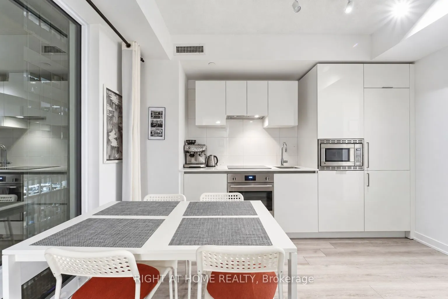 238 Simcoe Street #803