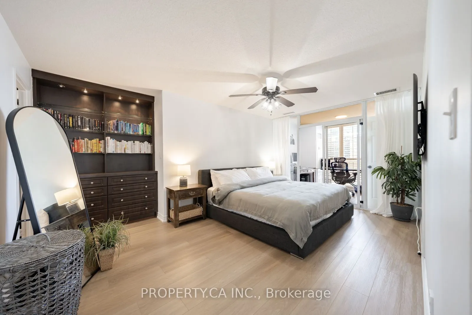 43 Eglinton Avenue E #1902