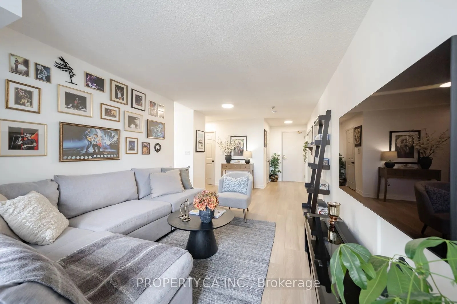 43 Eglinton Avenue E #1902