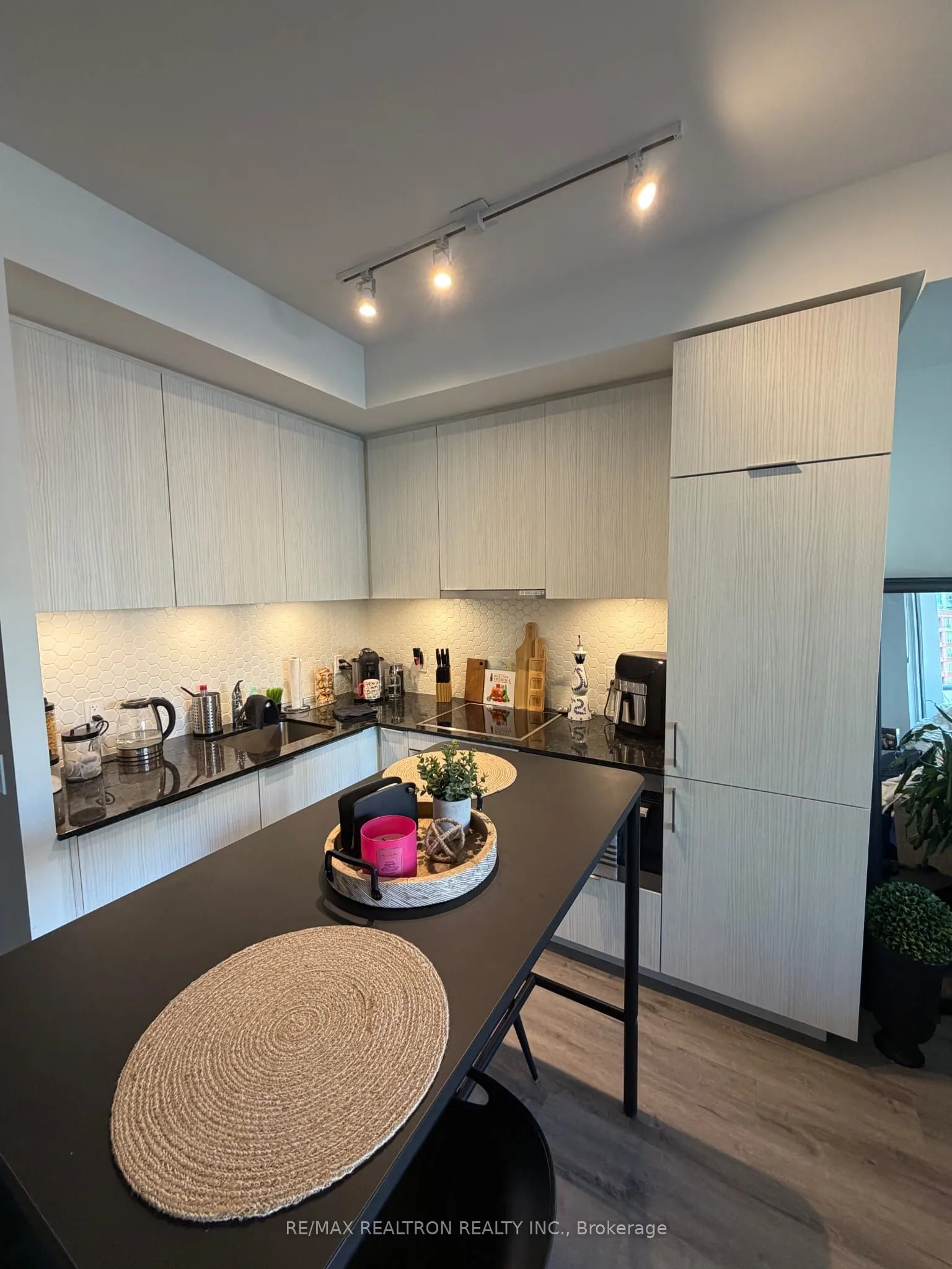 158 Front Street E #611