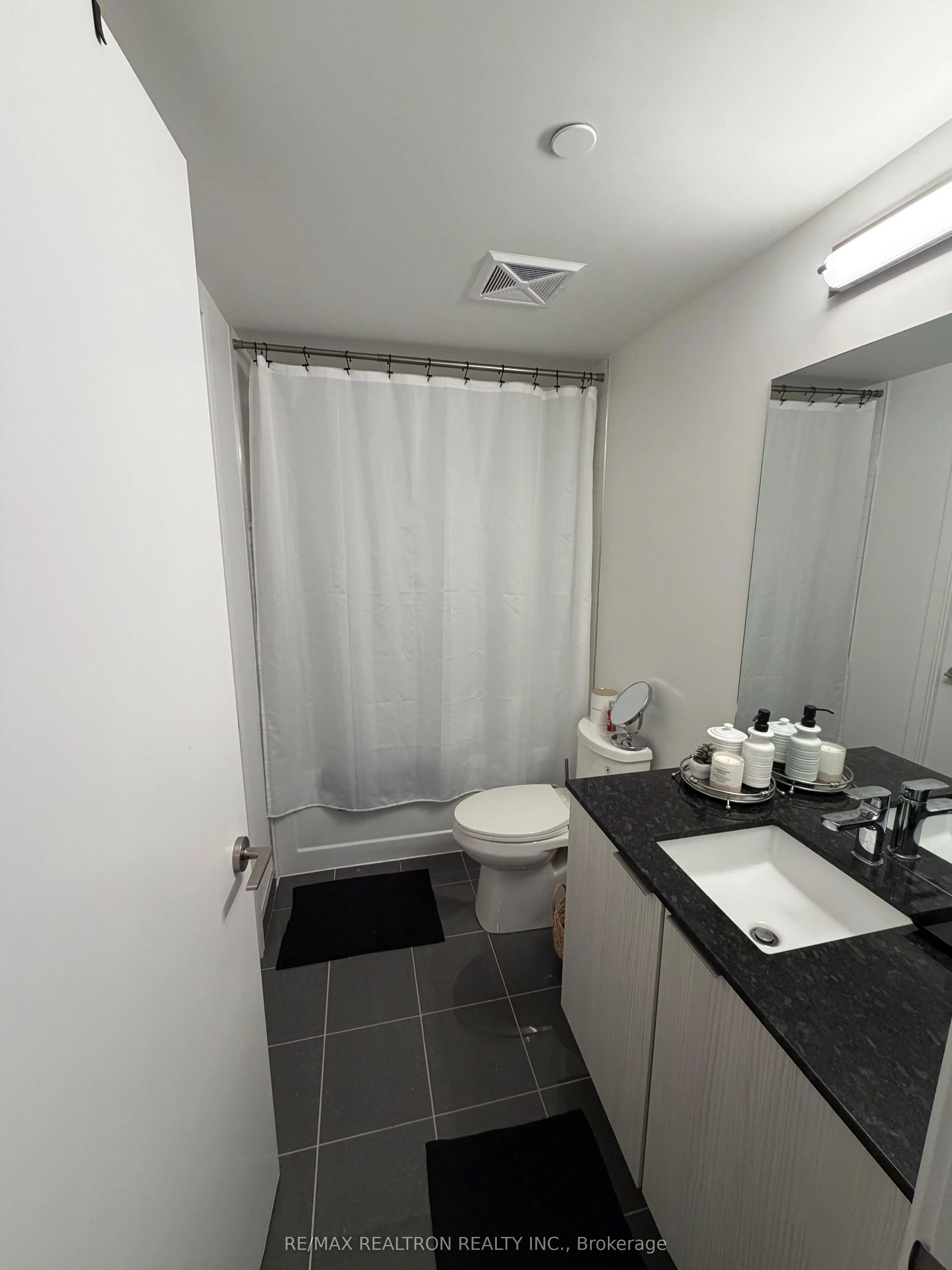 158 Front Street E #611