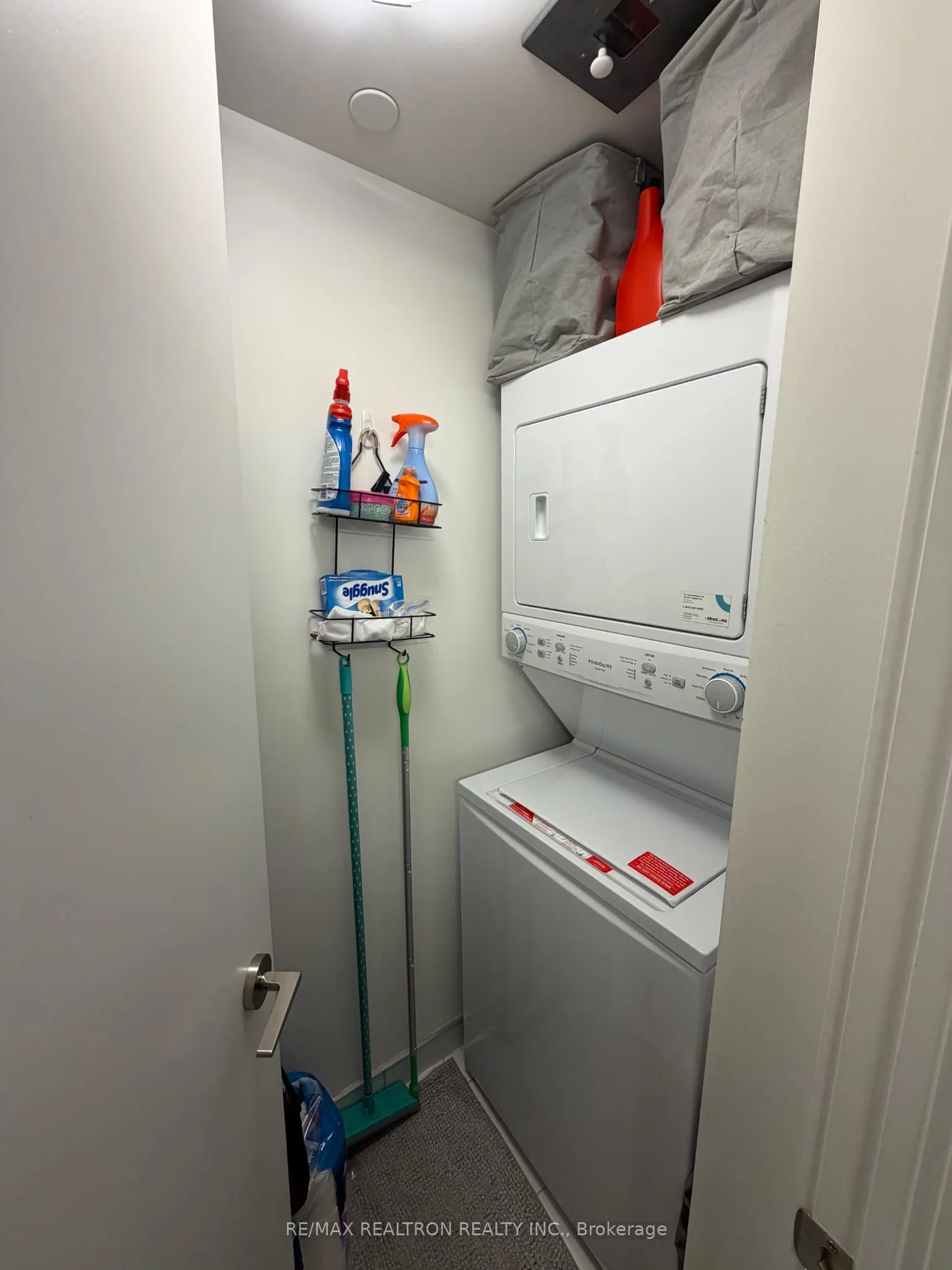 158 Front Street E #611