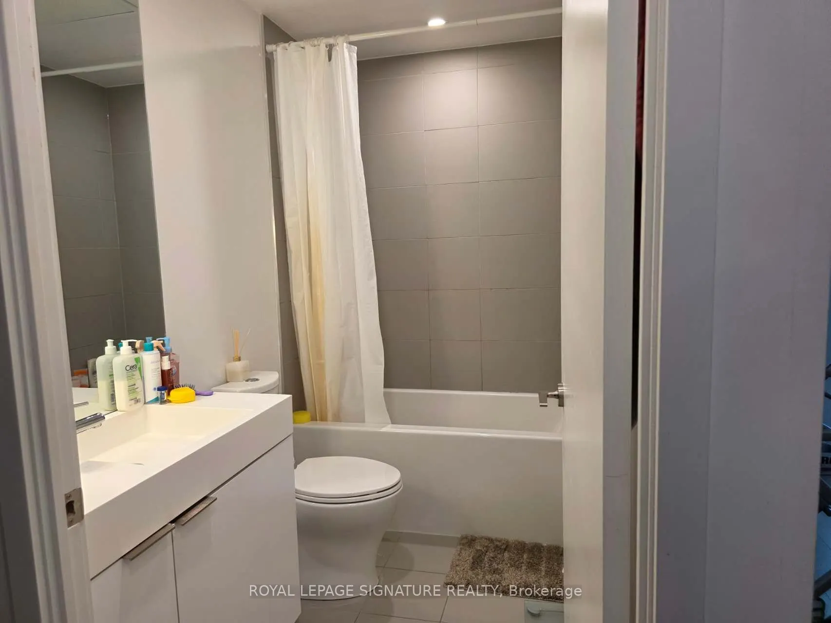33 Helendale Avenue #421