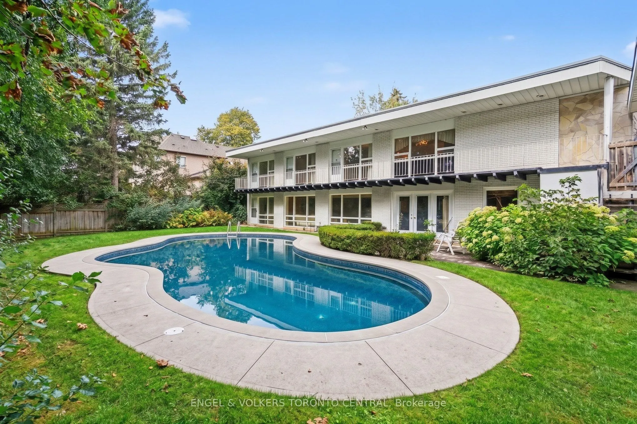 11 Suncrest Drive